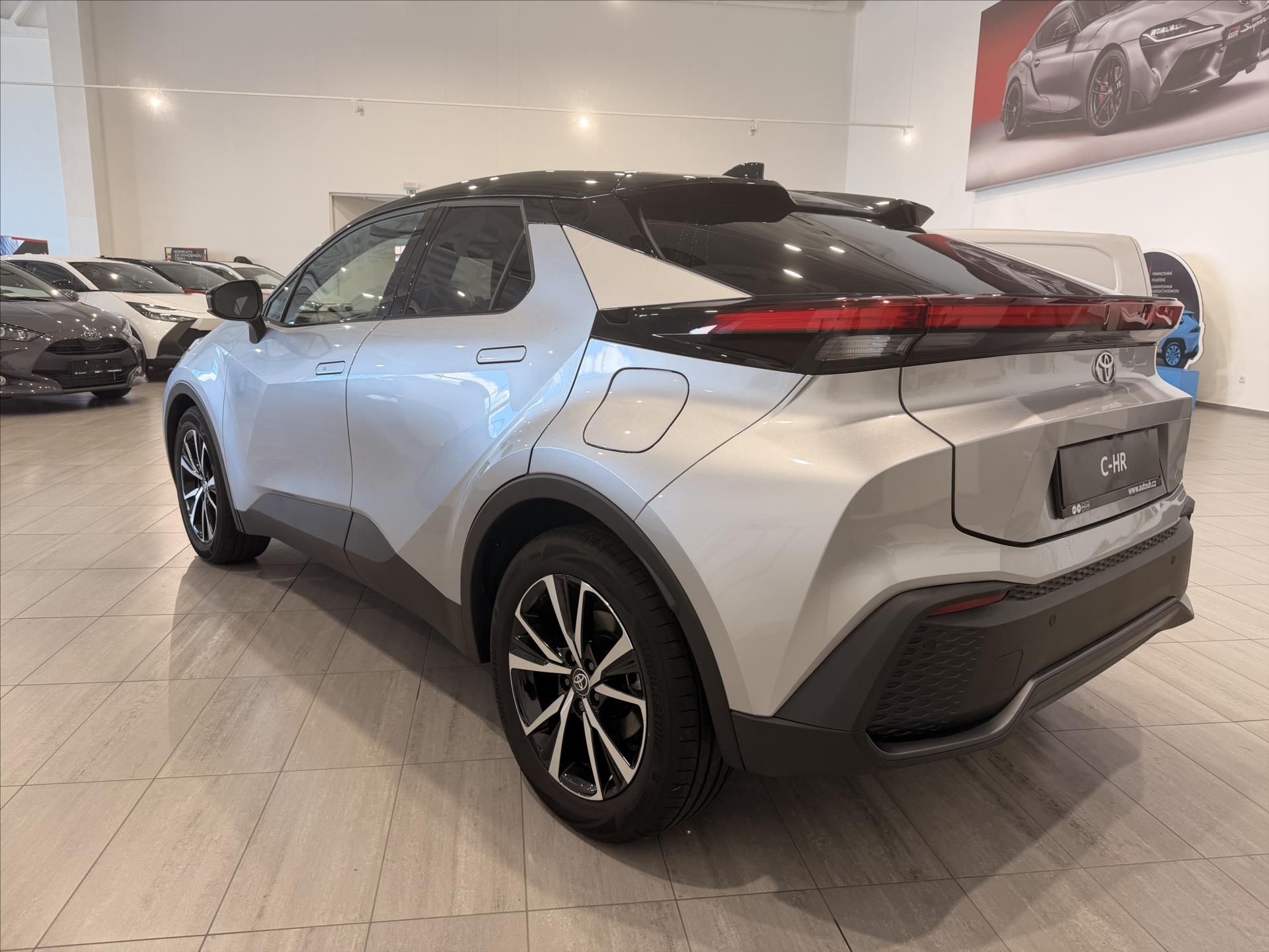 Toyota C-HR, 1,8 hybrid 140 koní  Style - fotka 6