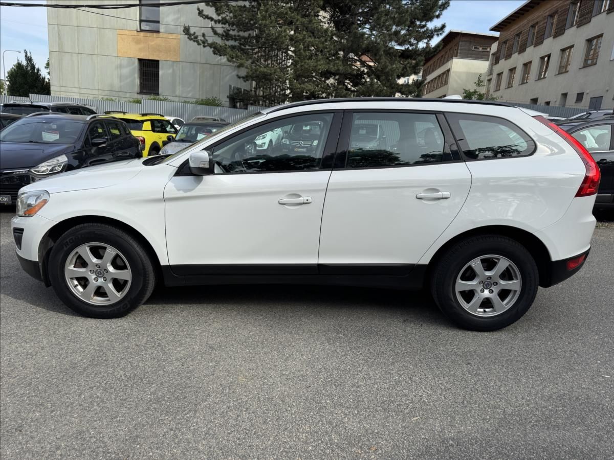 Volvo XC60, 2,4 krasný stav +1MAJITEL !! - fotka 6