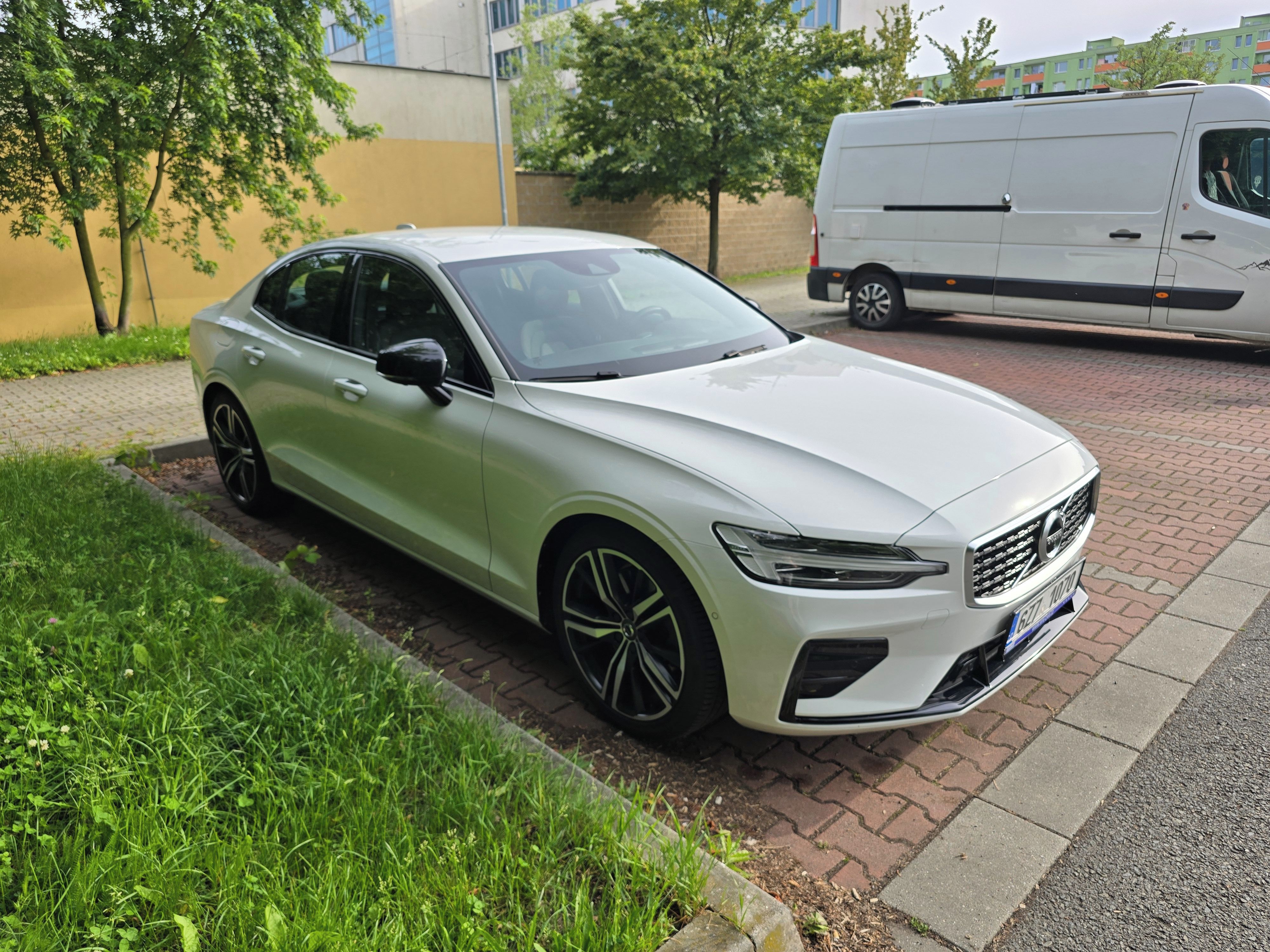 Volvo S60, T5 R-Design, 184kw - fotka 3