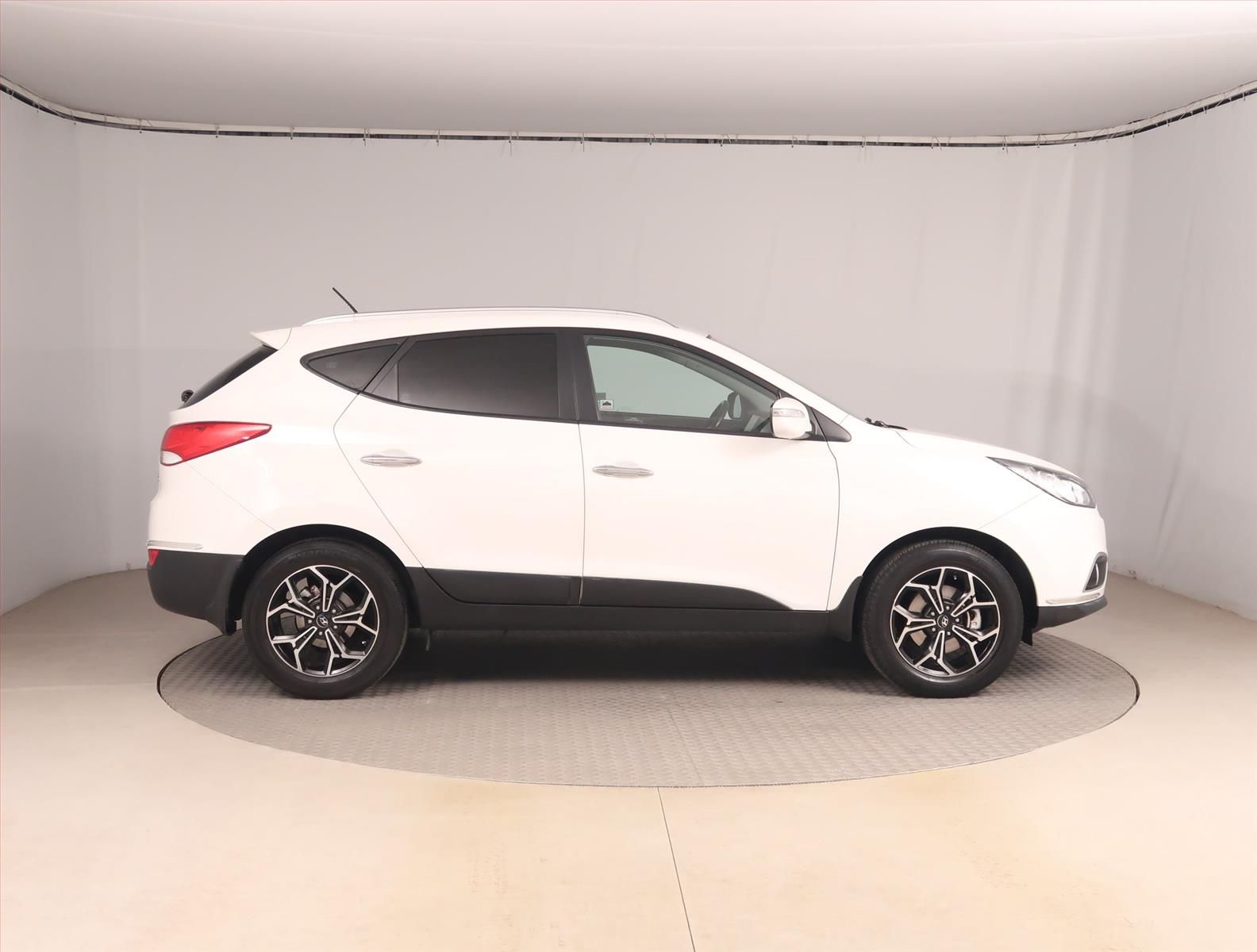 Hyundai ix35, 1.6 GDI, Kůže - fotka 6