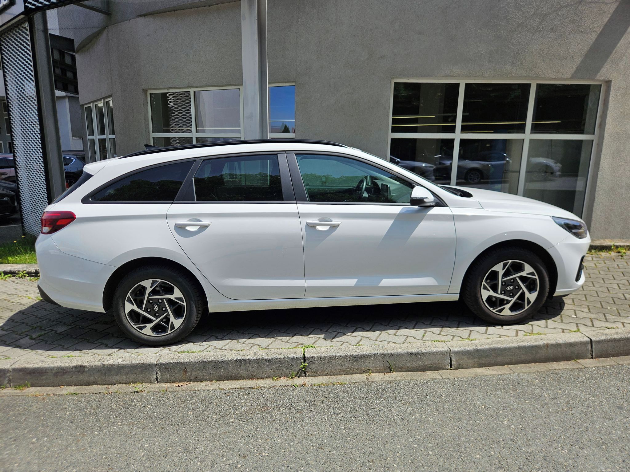 Hyundai i30, 1.5i Family, serv.kn., 1.maj. - fotka 6