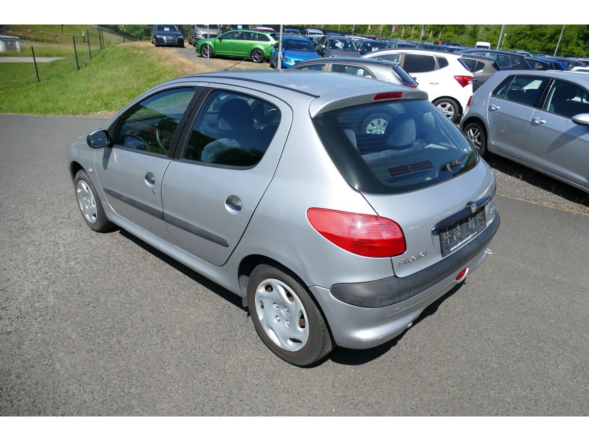 Peugeot 206, 1,6 65KW KLIMA - fotka 6