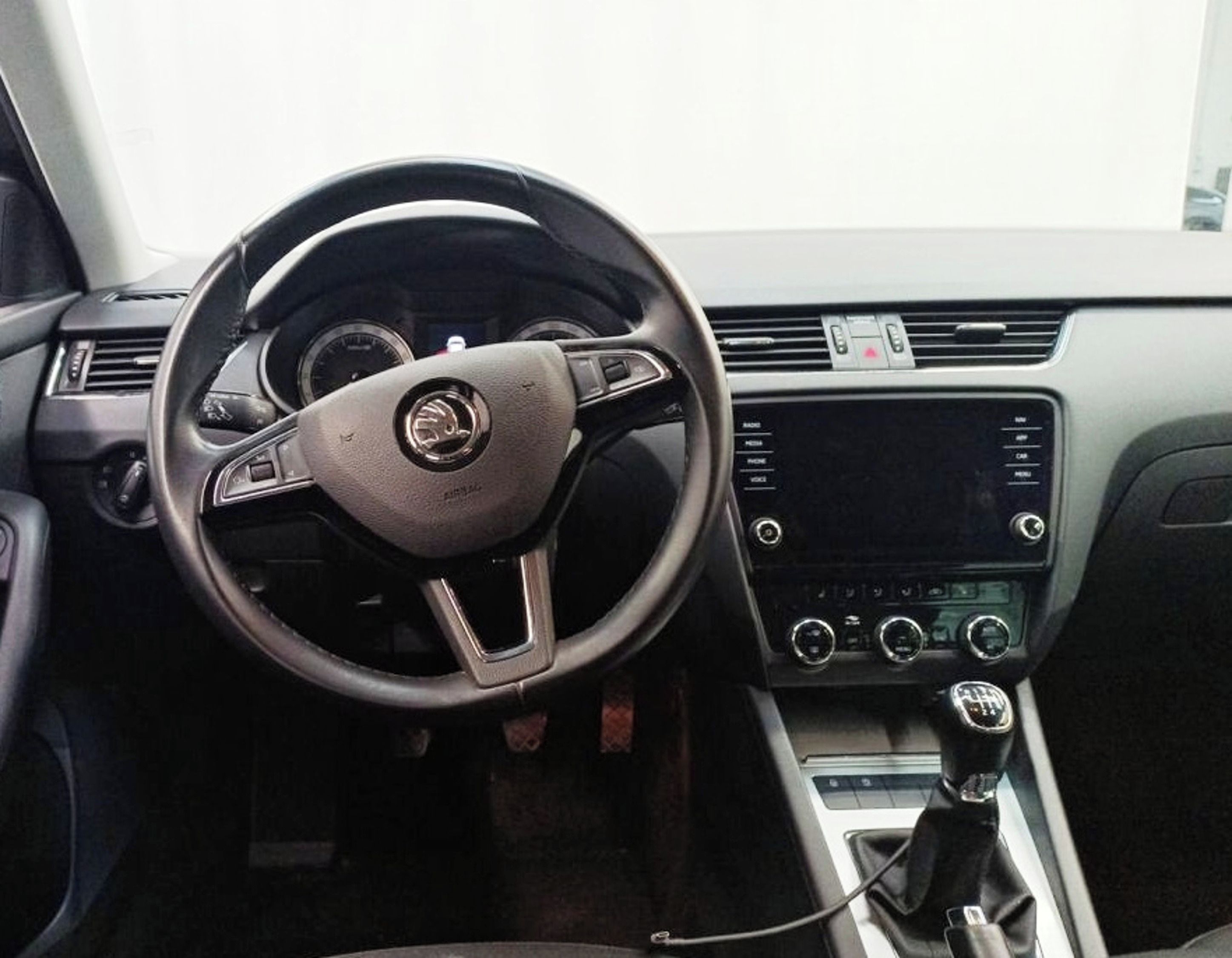 Škoda Octavia, 1.6 TDi (85 kW), 108 tis. km - fotka 5