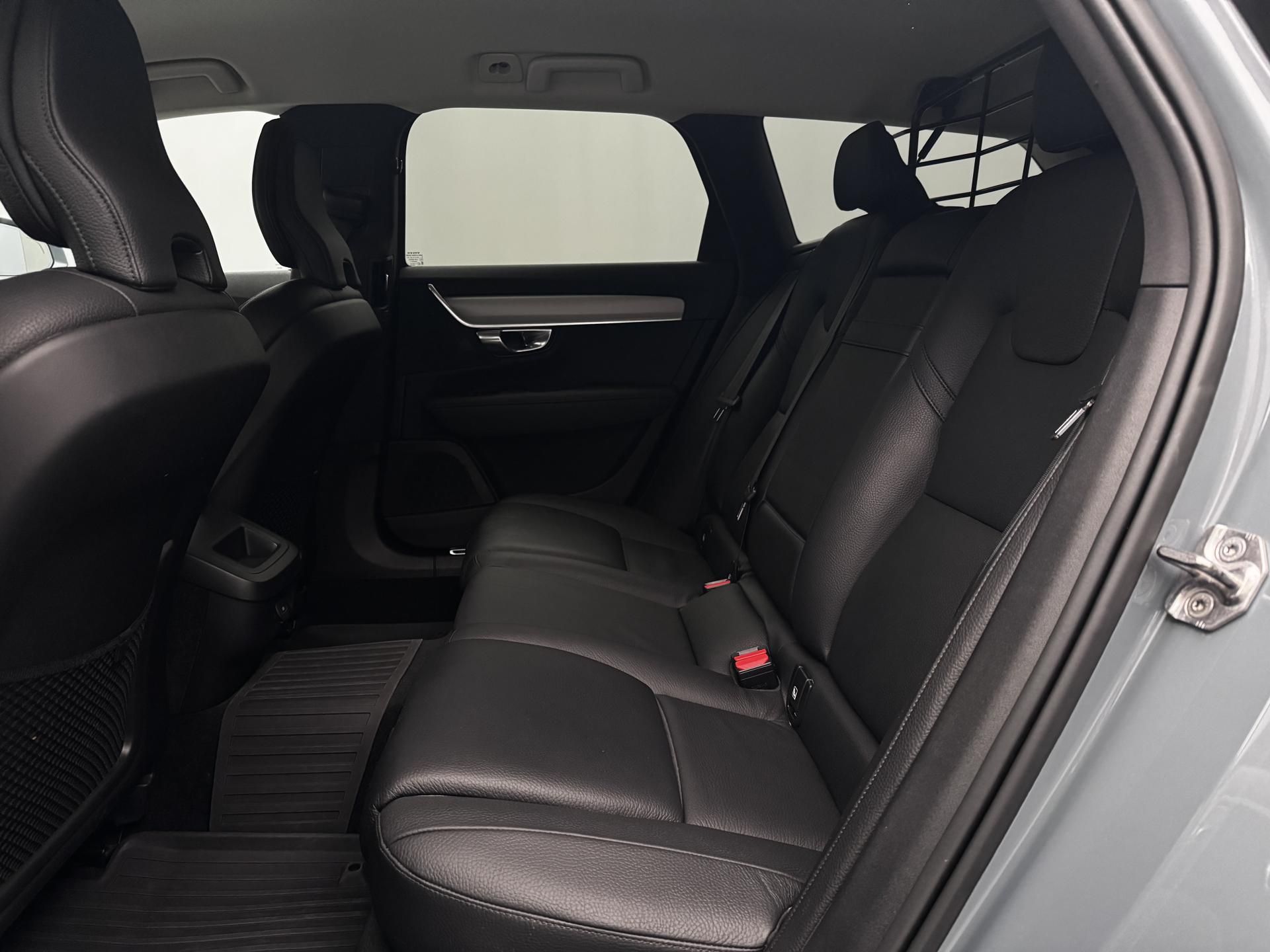 Volvo V90, B4 AWD MOMENTUM PRO AUT - fotka 6