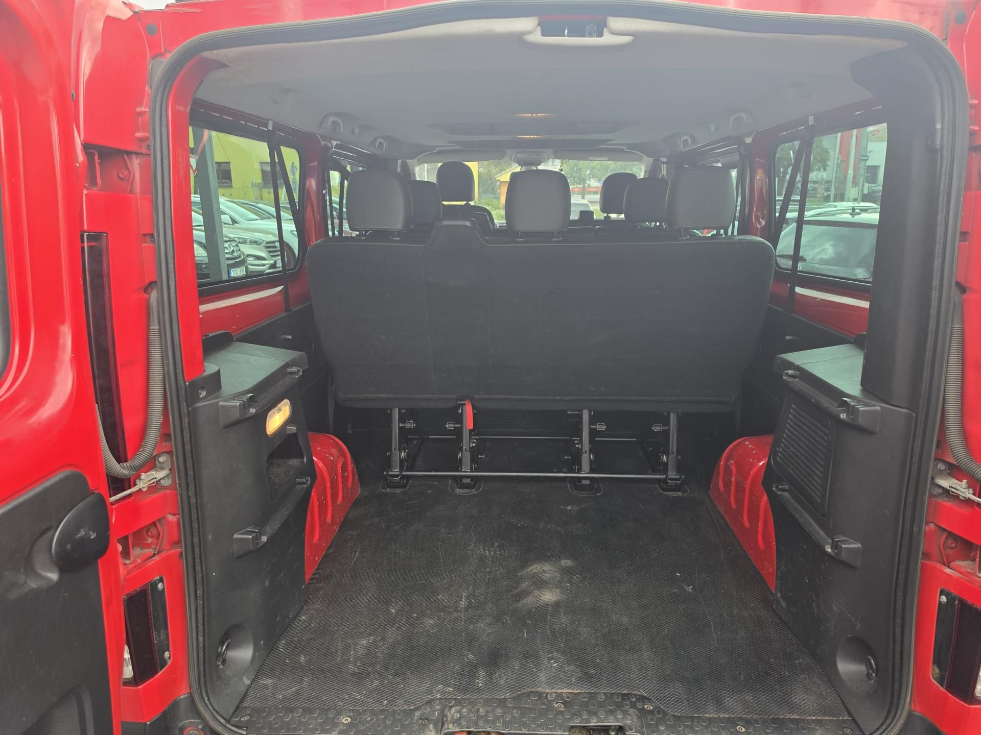 Renault Trafic, 1.6 dci 125 Long 9.mist tz - fotka 6