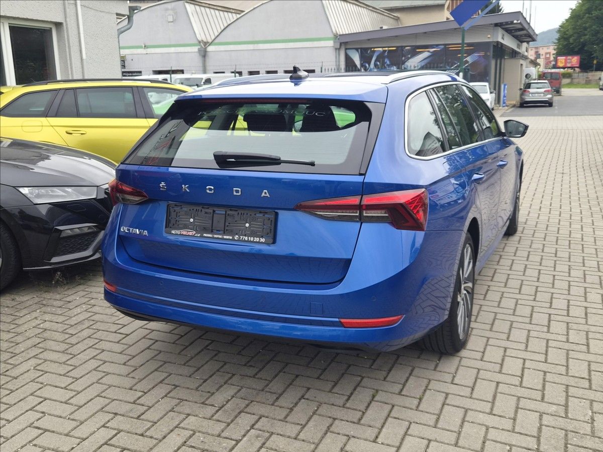 Škoda Octavia, 2,0 TDi *LED*NAVI*TAŽNÉ* - fotka 3