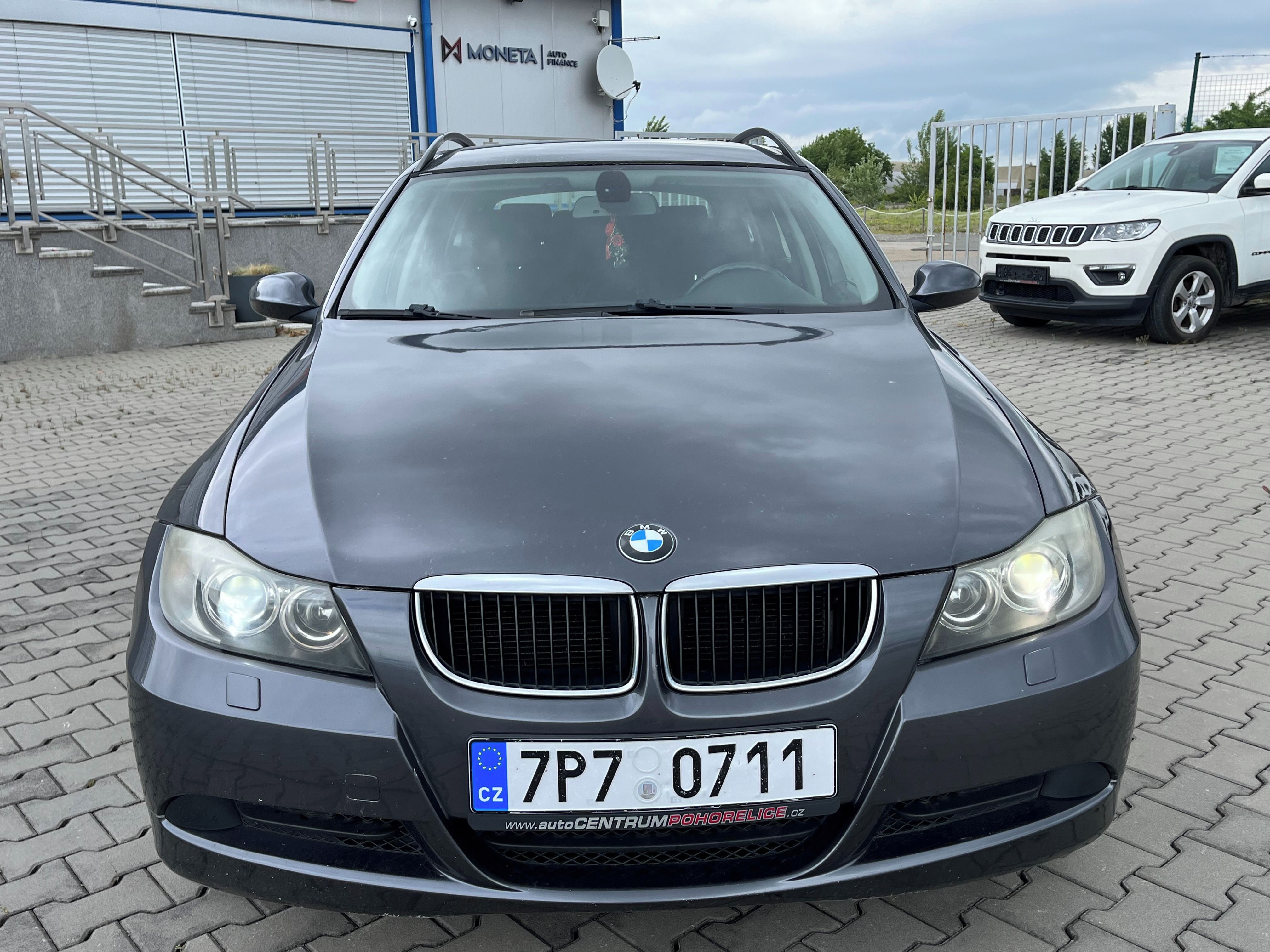 BMW Řada 3, 320i*110KW*Výhřev* - fotka 2