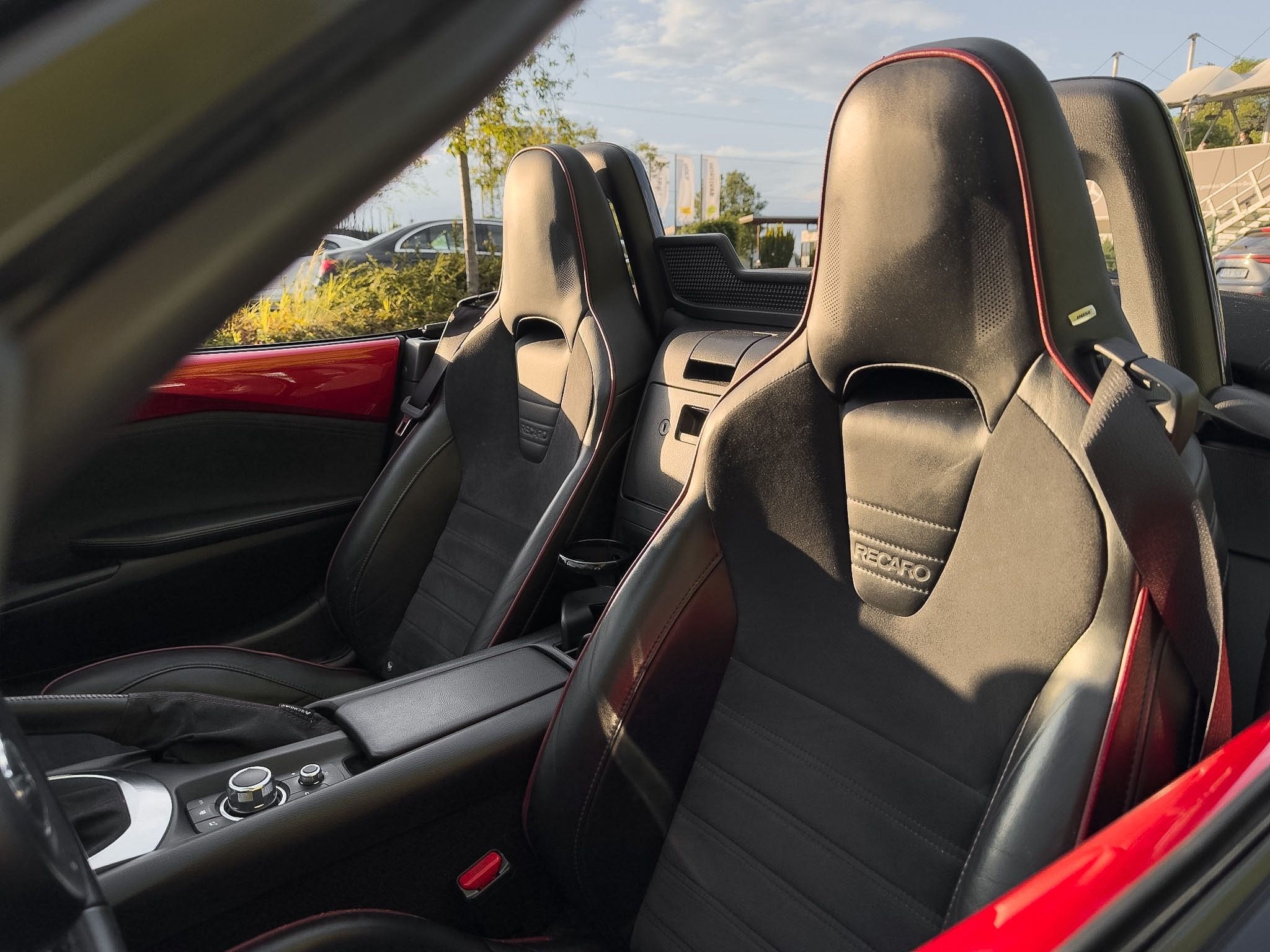 Mazda MX-5, Revolution Top 2.0 Alcantara - fotka 4