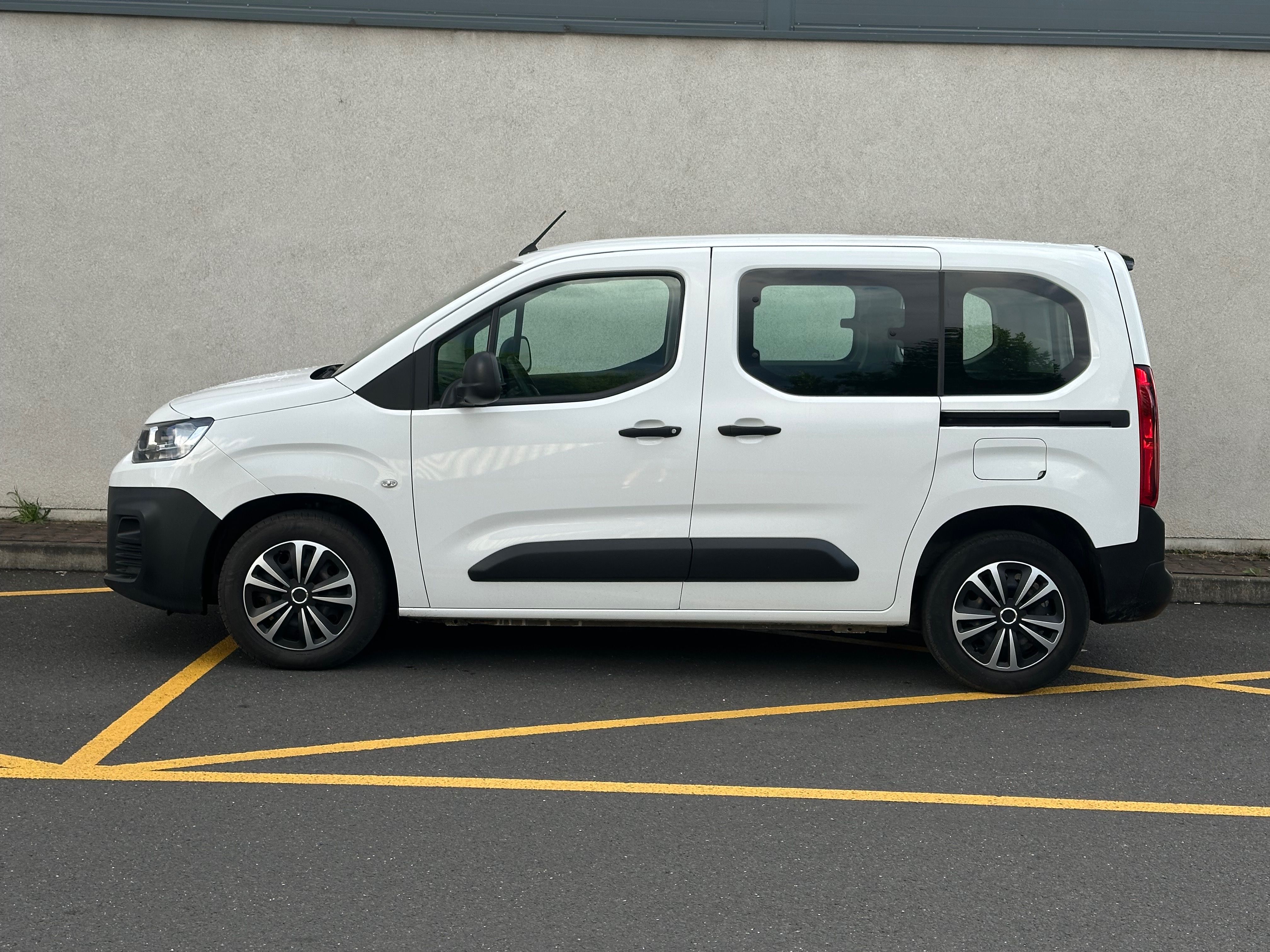 Citroën Berlingo, 1,5hdi,lineasist,1.maj.Čr,DPH - fotka 6