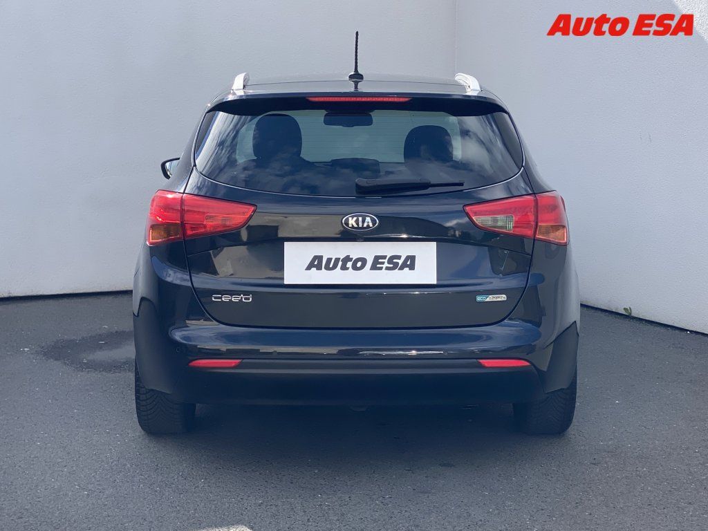 Kia Cee´d, 1.6 GDi - fotka 5