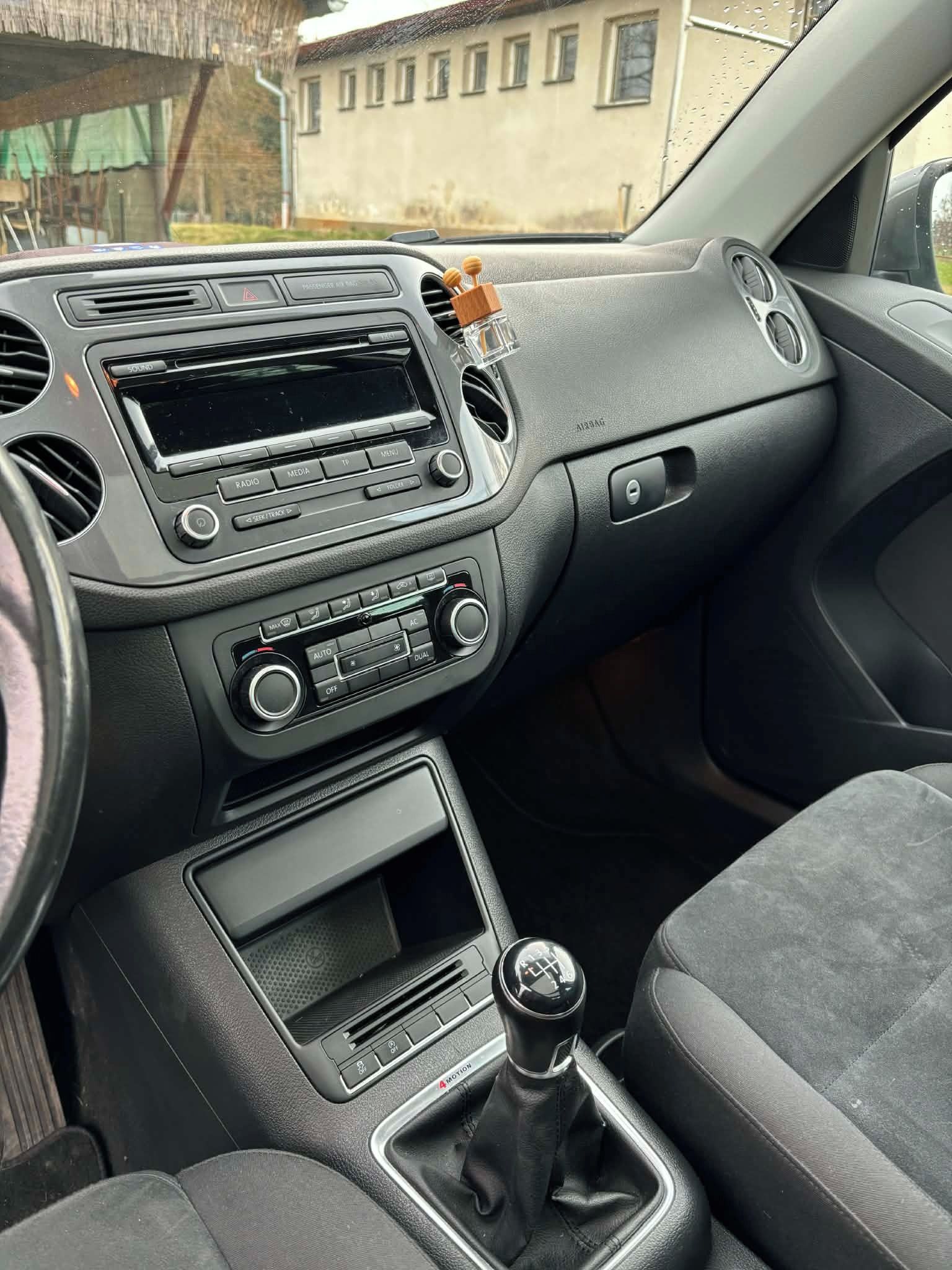 Volkswagen Tiguan, 2,0 tdi 4x4 - fotka 6