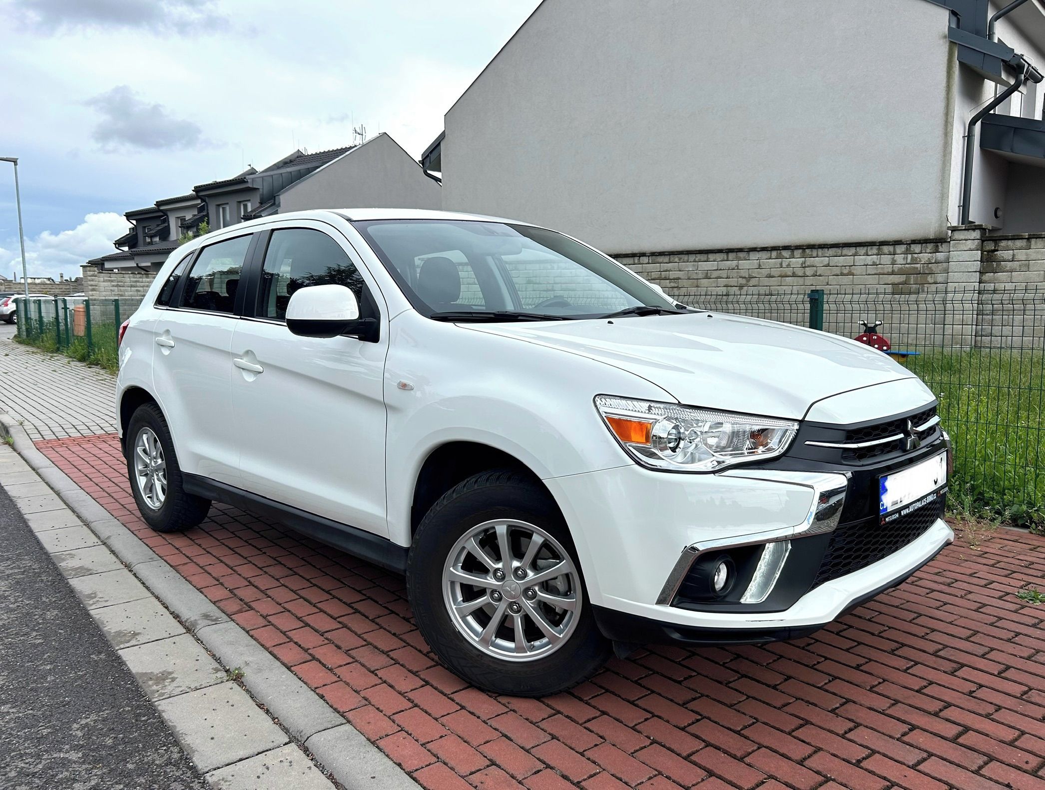 Mitsubishi ASX, 1.6 MIVEC unikát 11 000km - fotka 2