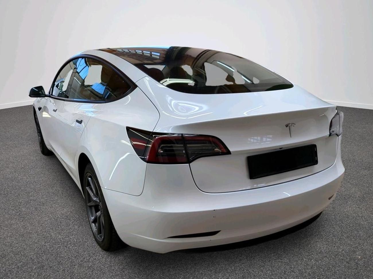 Tesla Model 3, STANDART RANGE 239kw SOH 94% - fotka 3