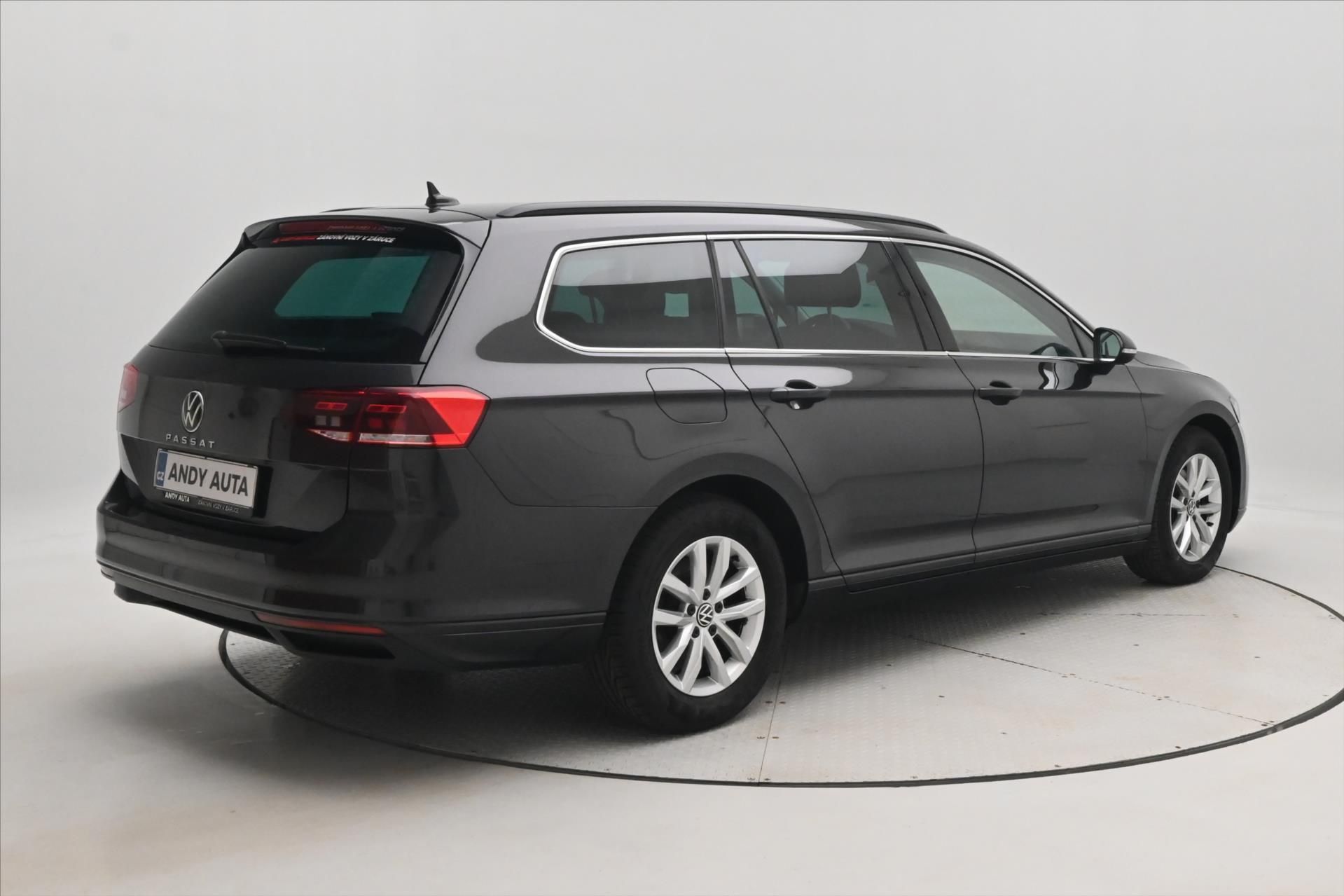 Volkswagen Passat, 2,0 TDI 110kW DSG Business Zár - fotka 5