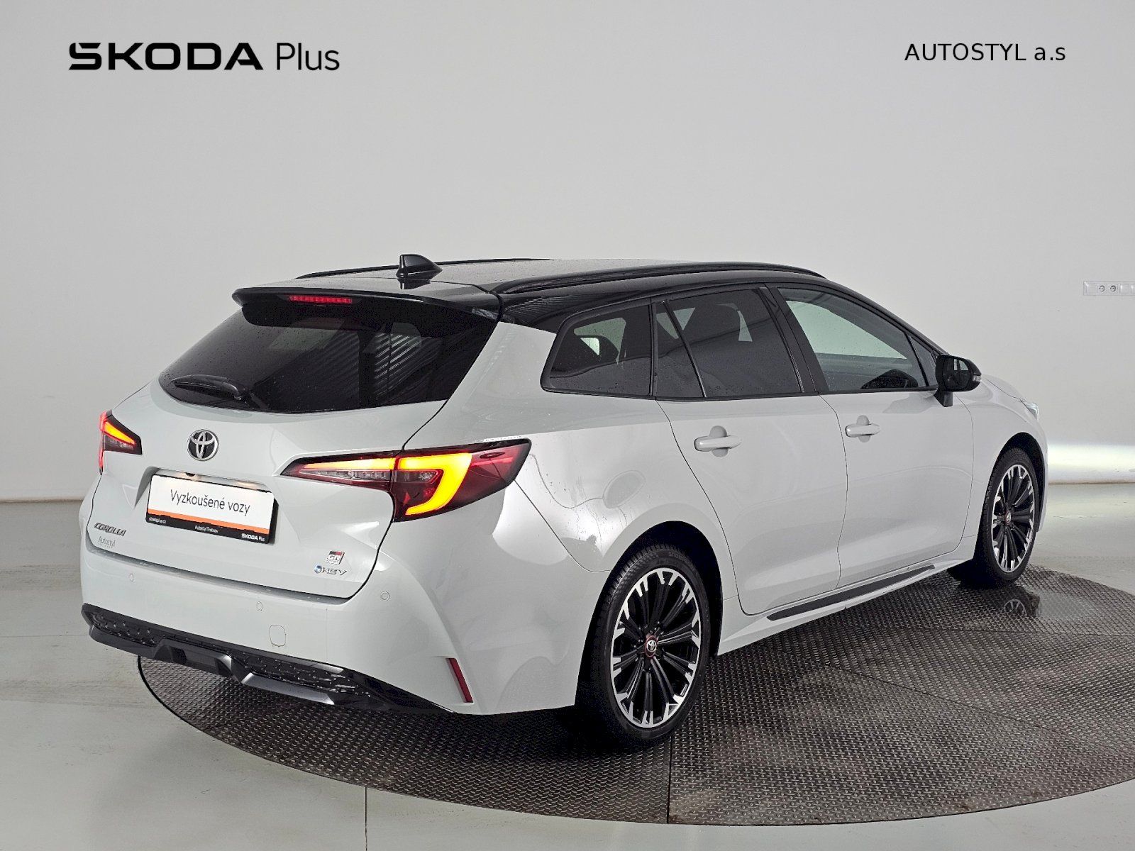 Toyota Corolla, TS 1.8HEV 140k GR SPORT - fotka 2