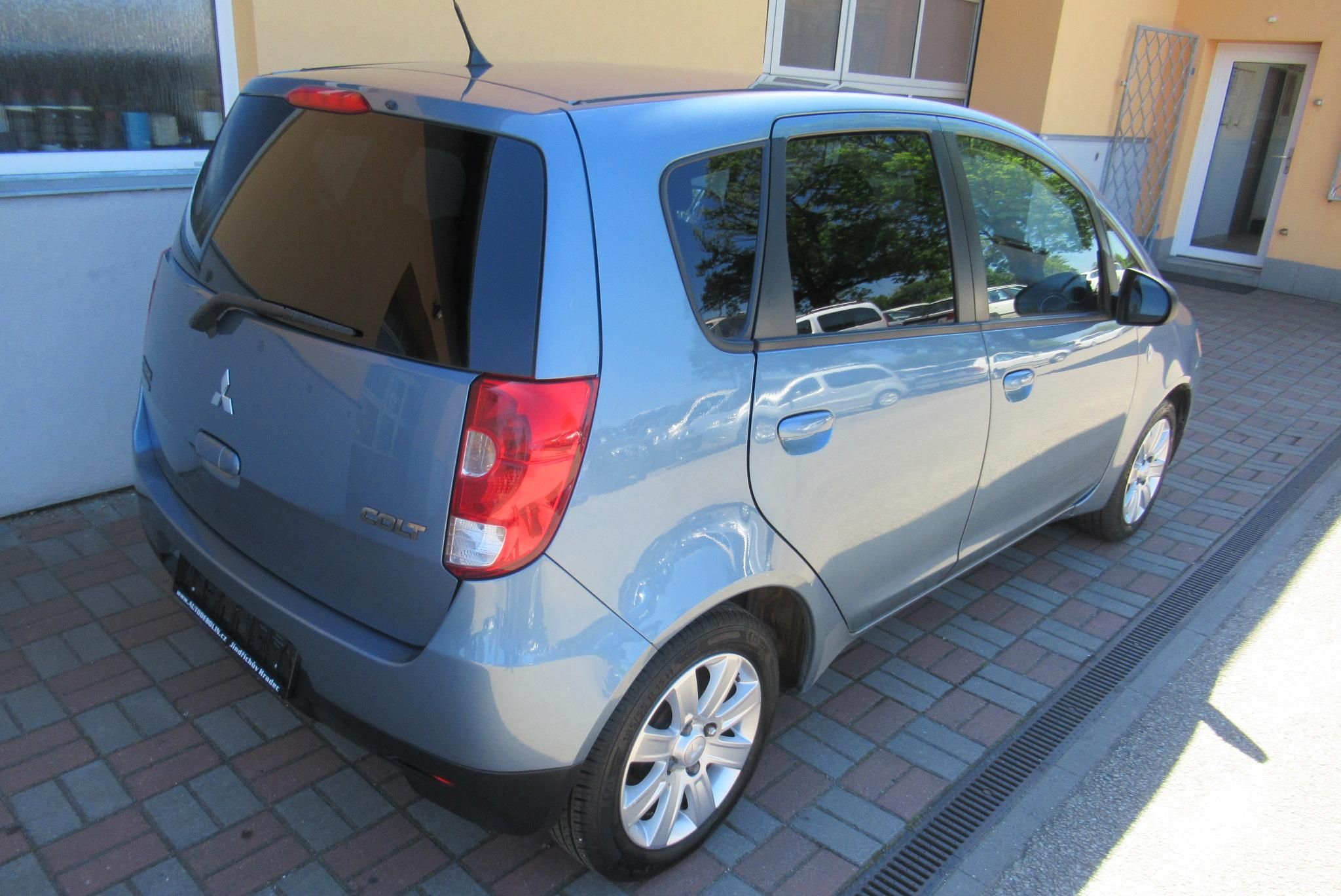 Mitsubishi Colt, 1.1i KLIMA SADA ZIMNÍCH KOL - fotka 2