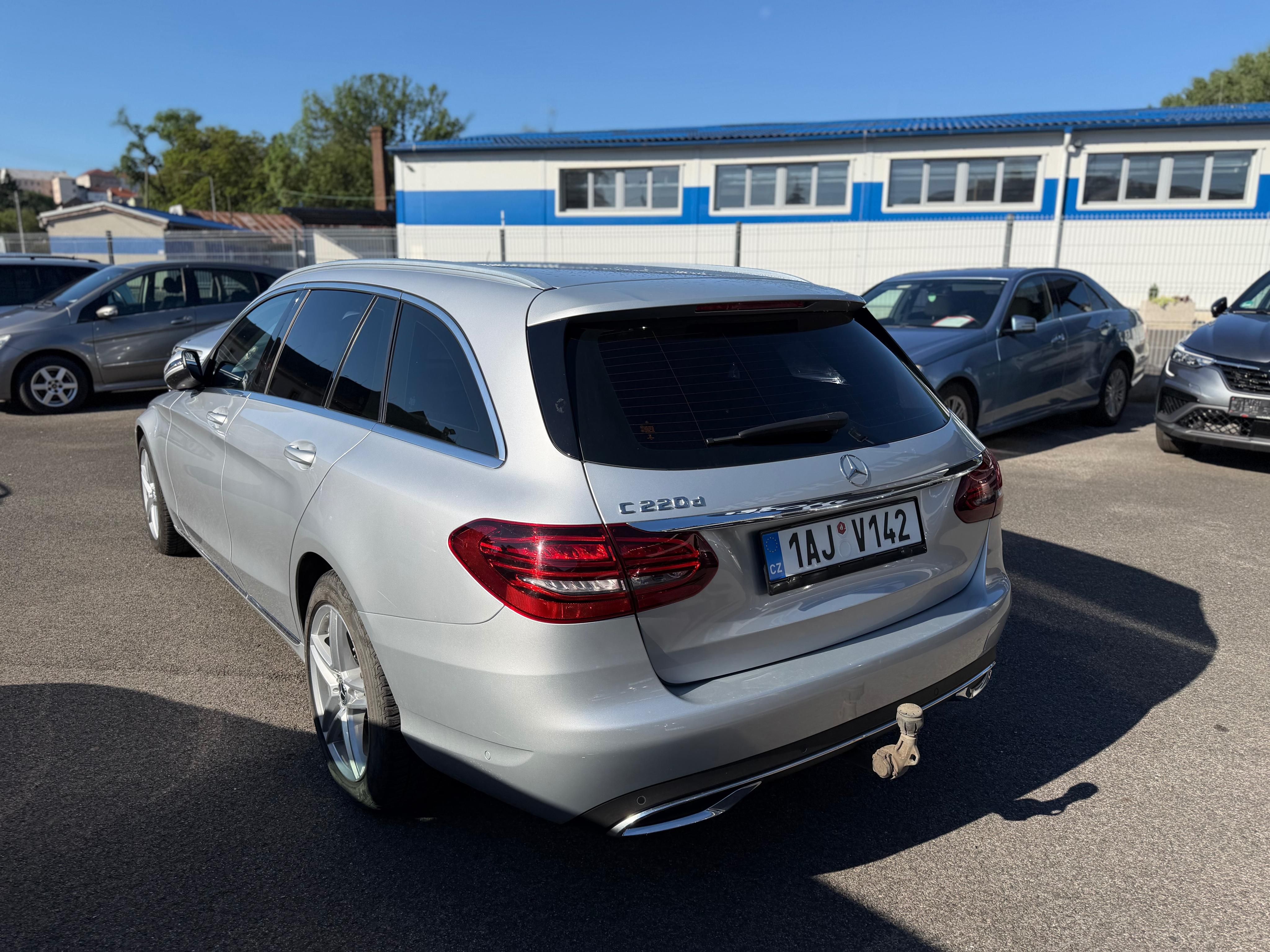 Mercedes-Benz Třídy C, C220d, tažné - fotka 2