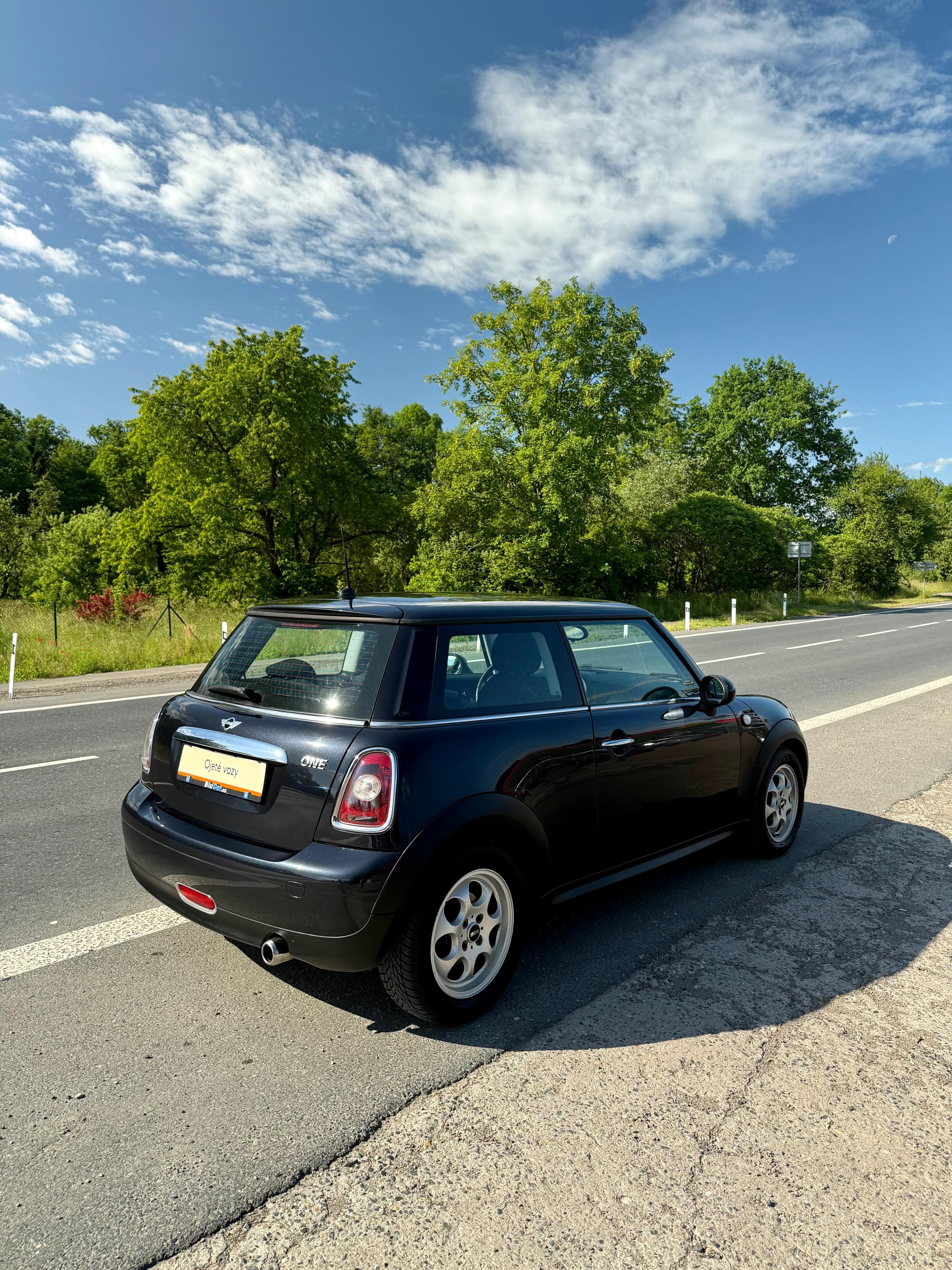 Mini Cooper, One 1.4i 70kw Klima Serviska