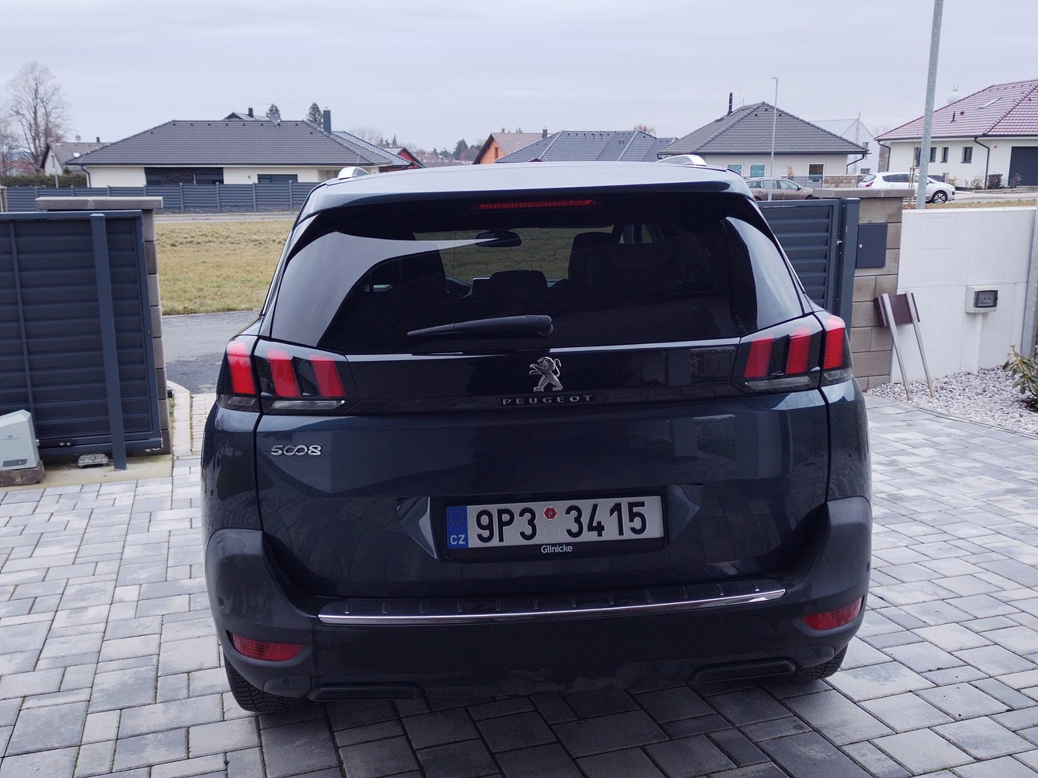 Peugeot 5008, 1.5 HDI 96kW ALLURE tažné z. - fotka 2