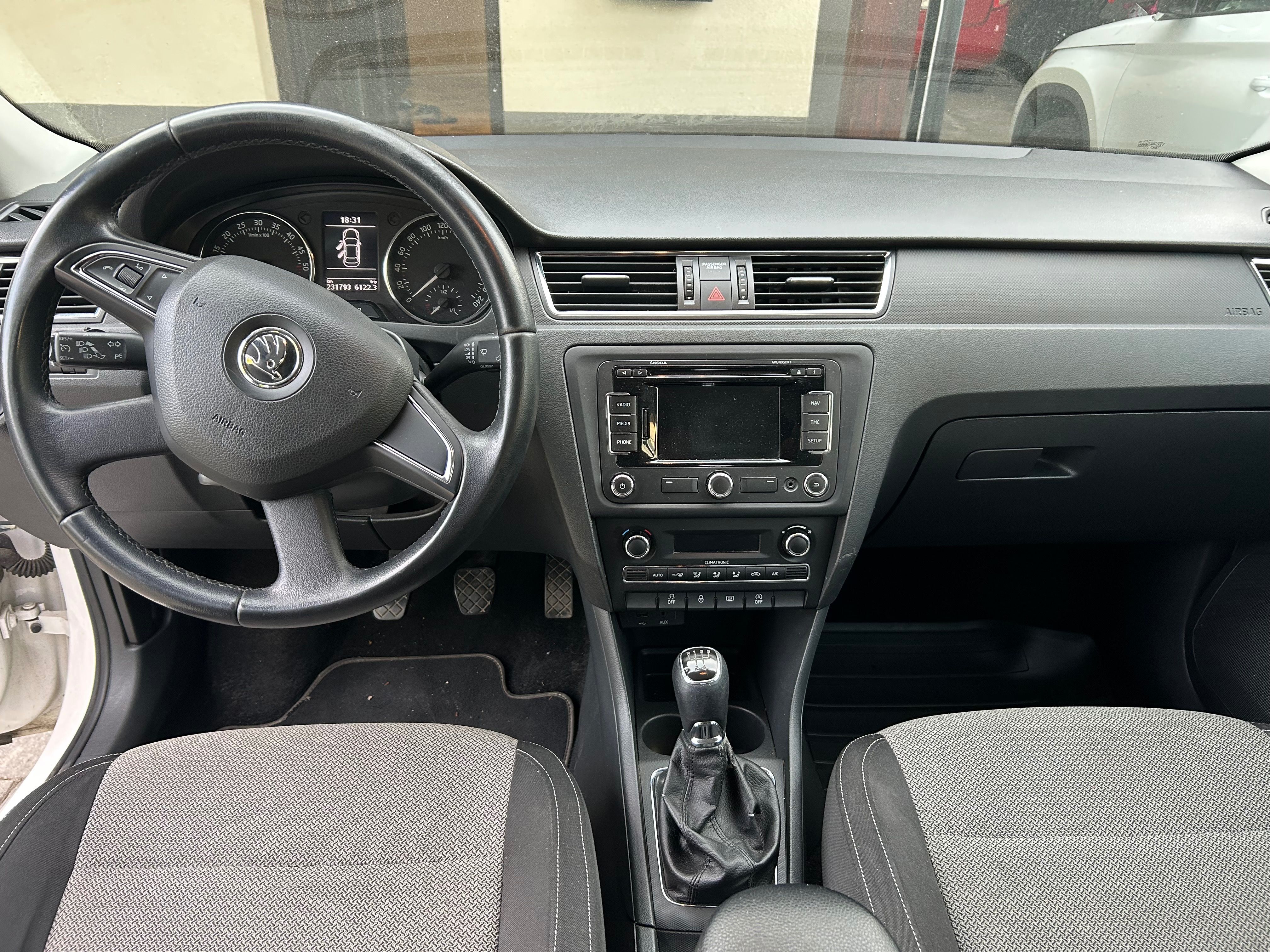 Škoda Rapid, 1.8 TDI 77kW liftback - fotka 6