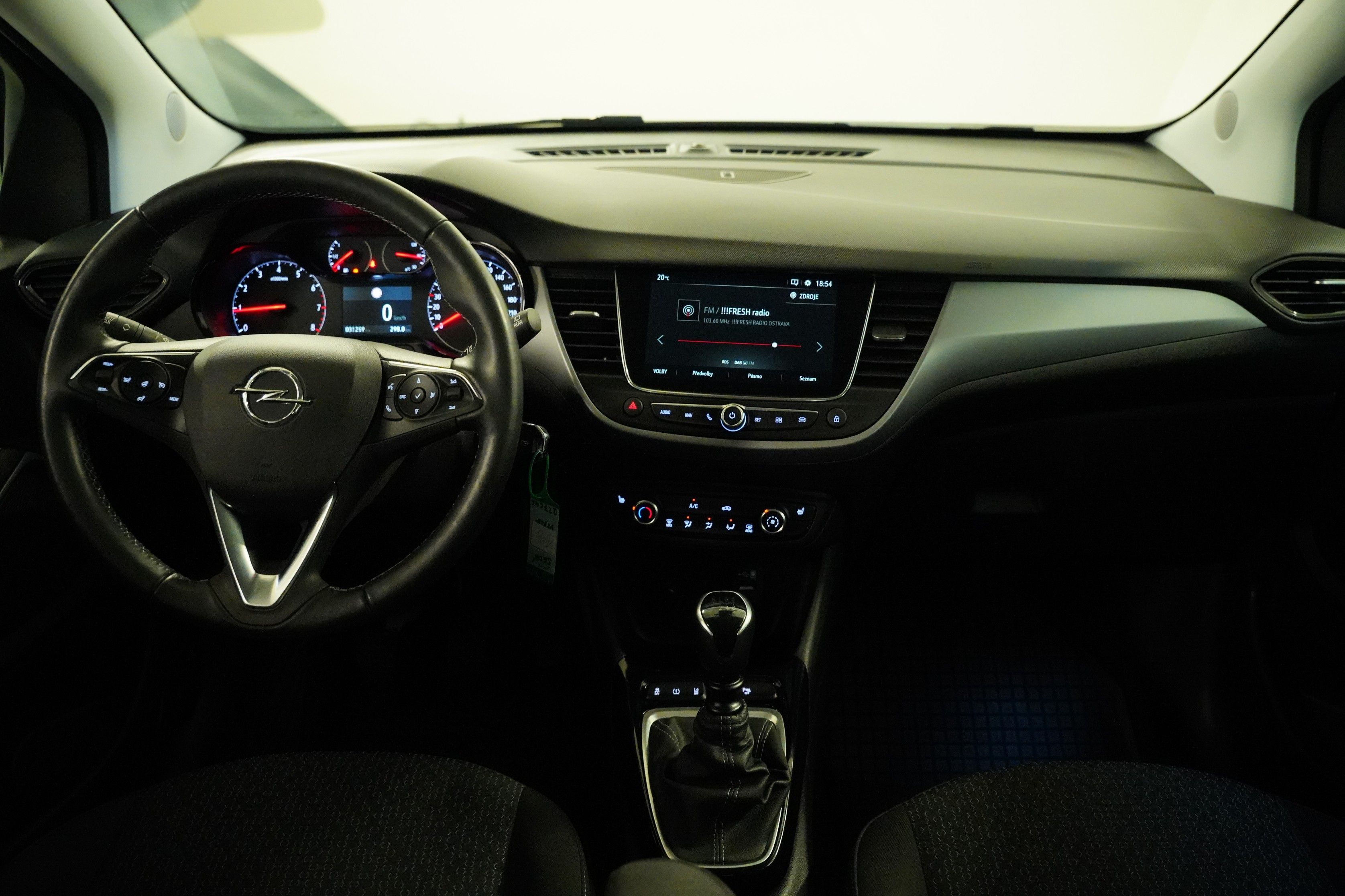 Opel Crossland X, 1.2 i 81 kW - fotka 5