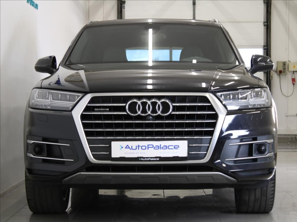 Audi Q7, 3,0 TDi 200kW S-line 7-míst ČR - fotka 2