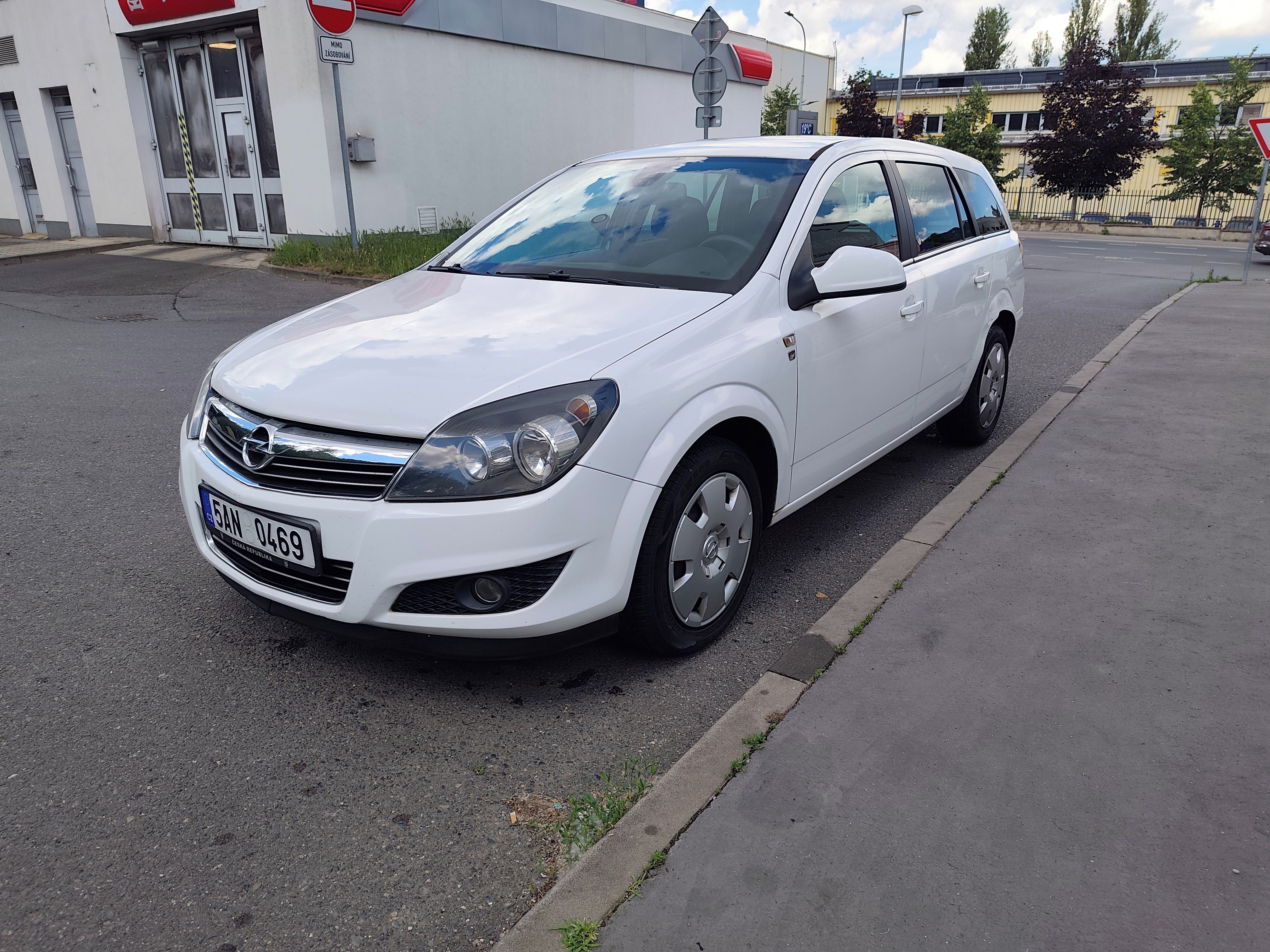 Opel Astra, 1,7 CDTI CARAVAN - fotka 4