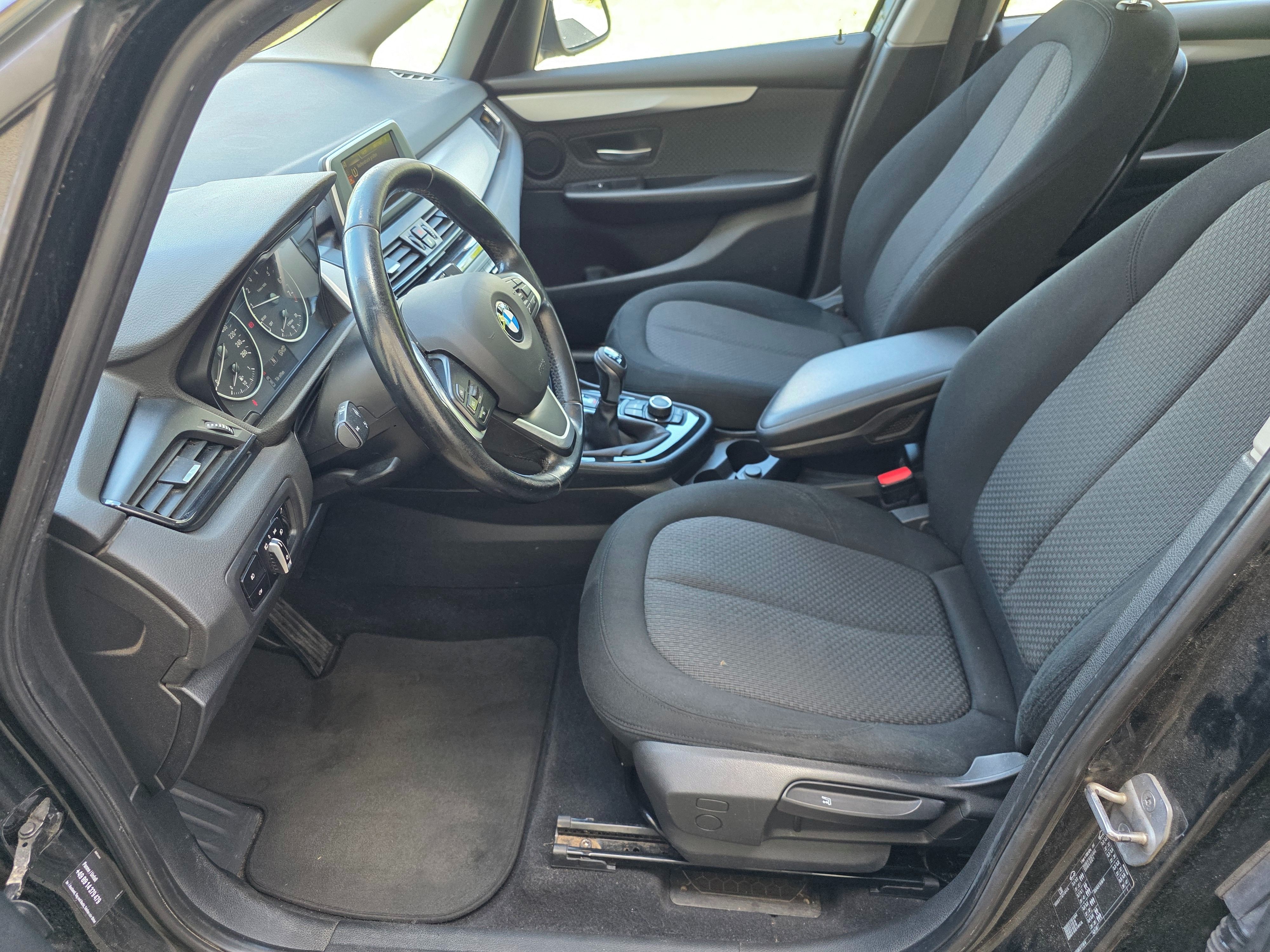 BMW Řada 2, 218i Gran Tourer - fotka 6