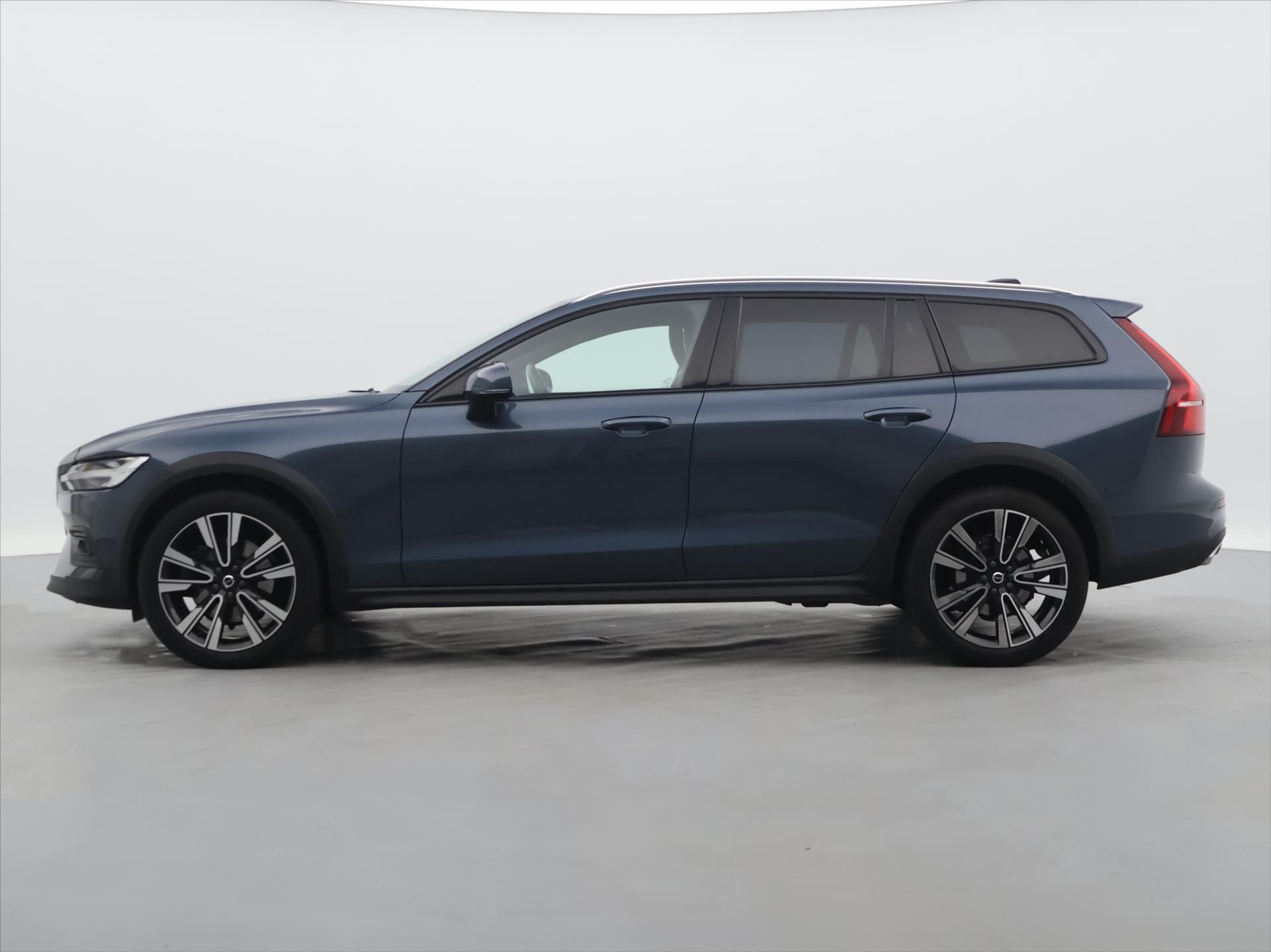 Volvo V60, Cross Country 2,0 145kW D4 4x4 - fotka 4