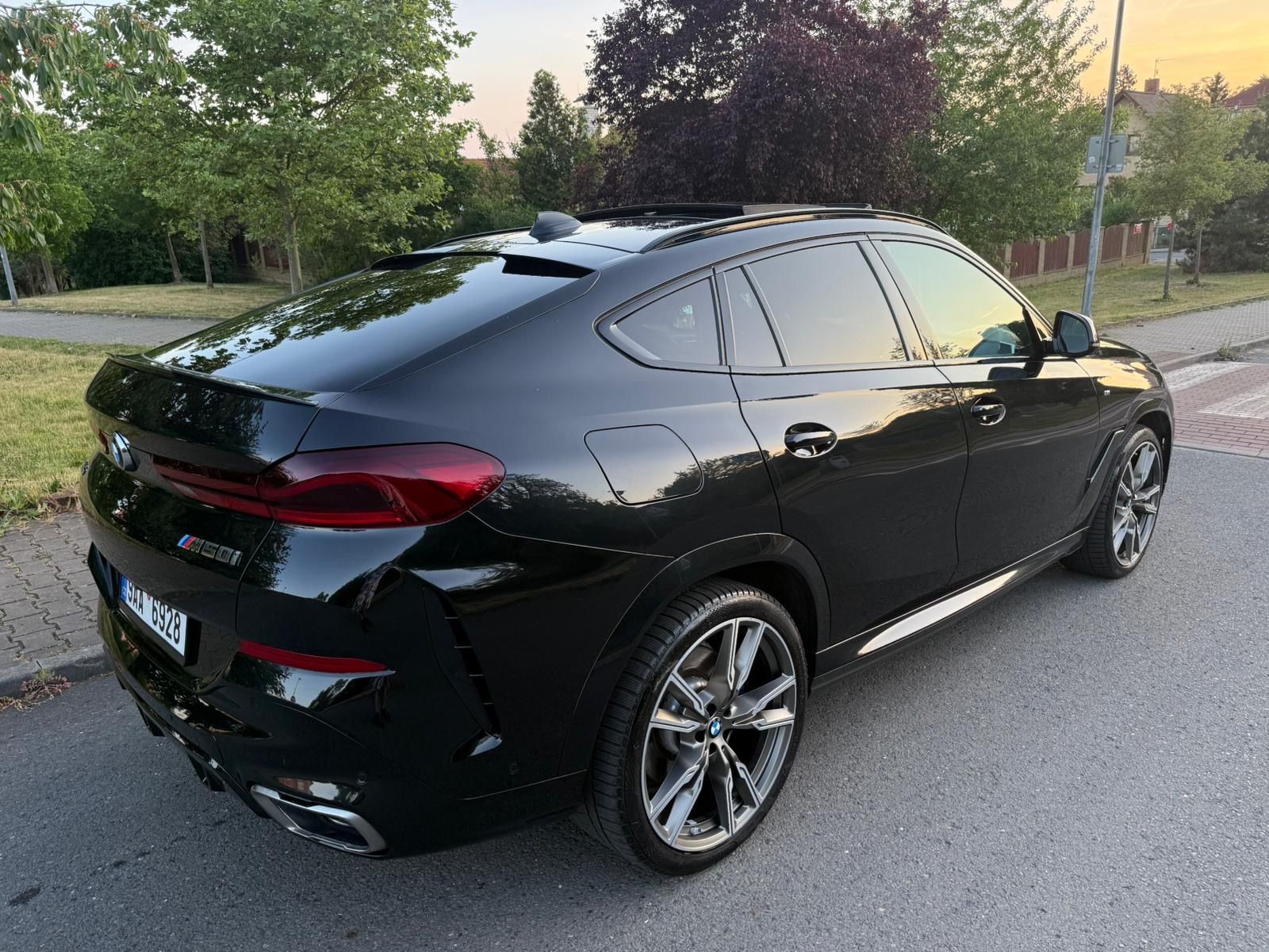 BMW X6, Prodám BMW X6 M50i boh. výbava - fotka 3