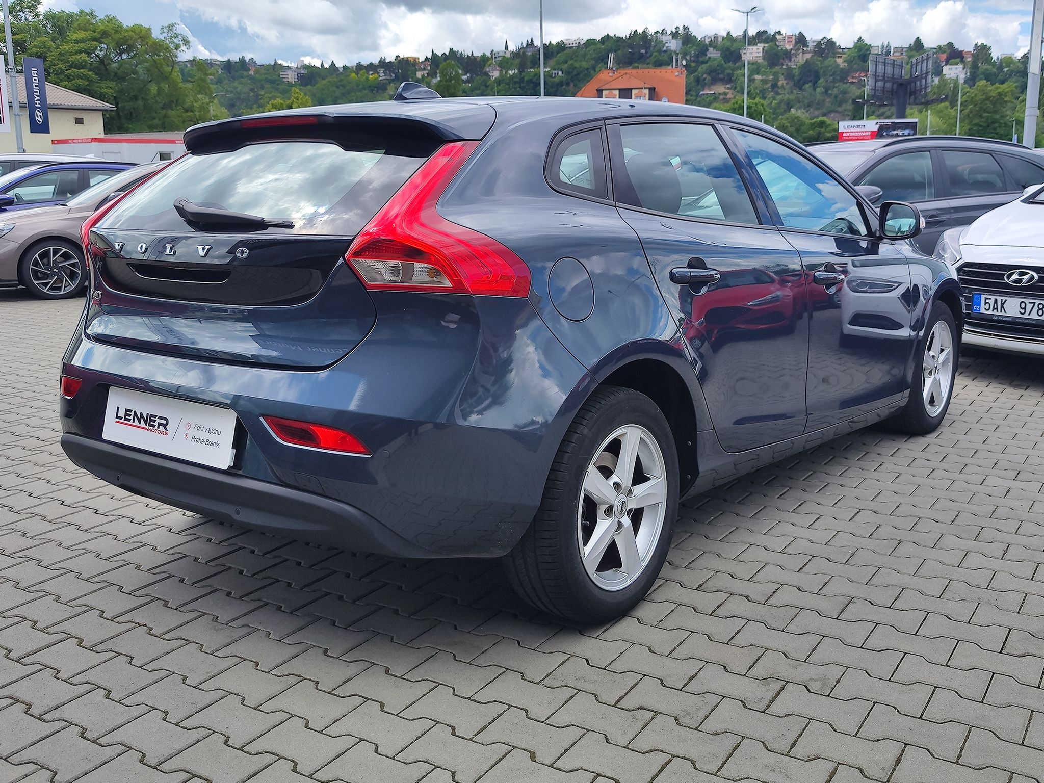 Volvo V40, 2.0i/90kW kinetic - fotka 5