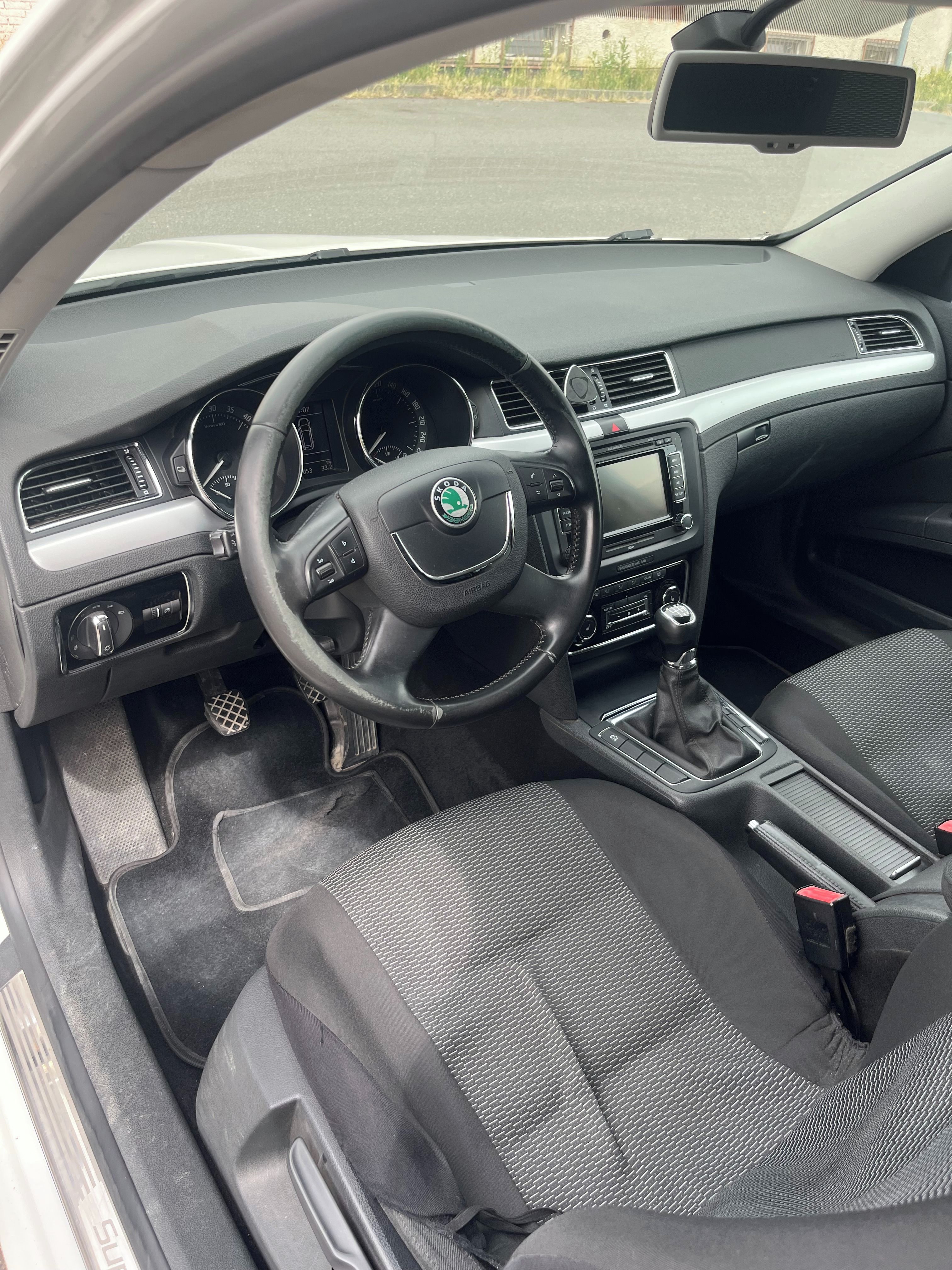 Škoda Superb, 2,0 TDI, 2013 - servisováno - fotka 5