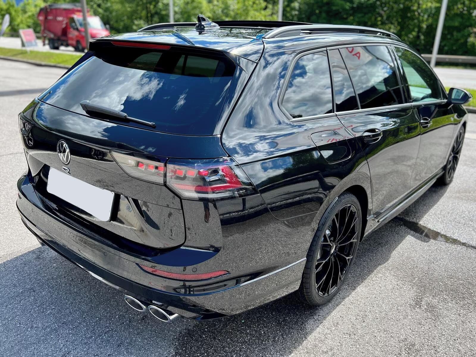 Volkswagen Golf Variant, R Variant 2.0 TSI DSG 4M - fotka 4
