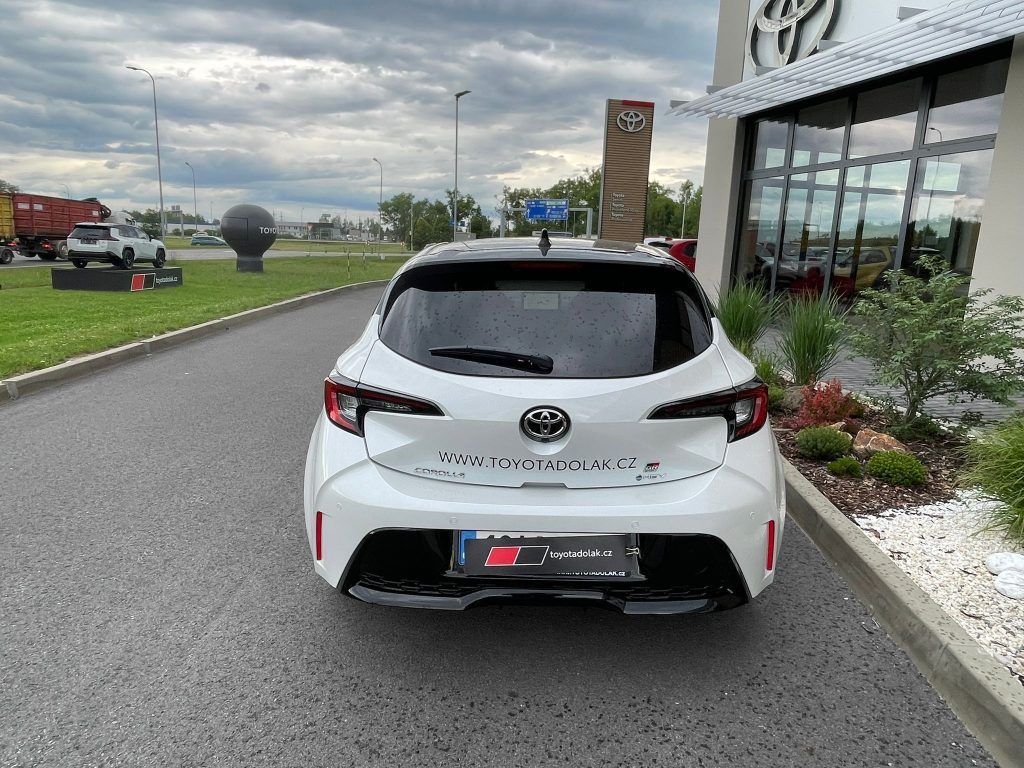 Toyota Corolla, 2.0 Hybrid GR SPORT - fotka 4