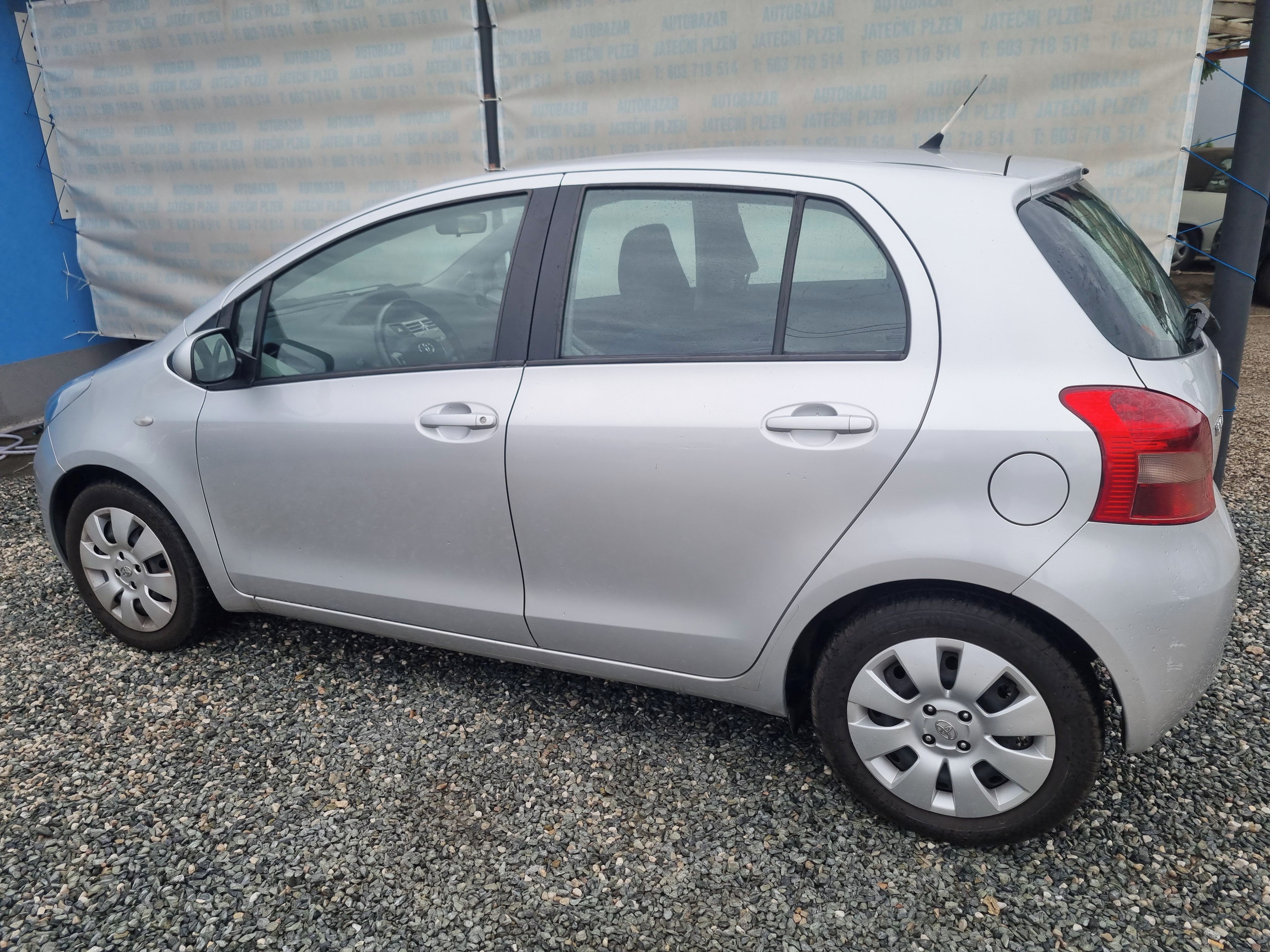 Toyota Yaris, 1.3 VVT-I 64 KW - fotka 6