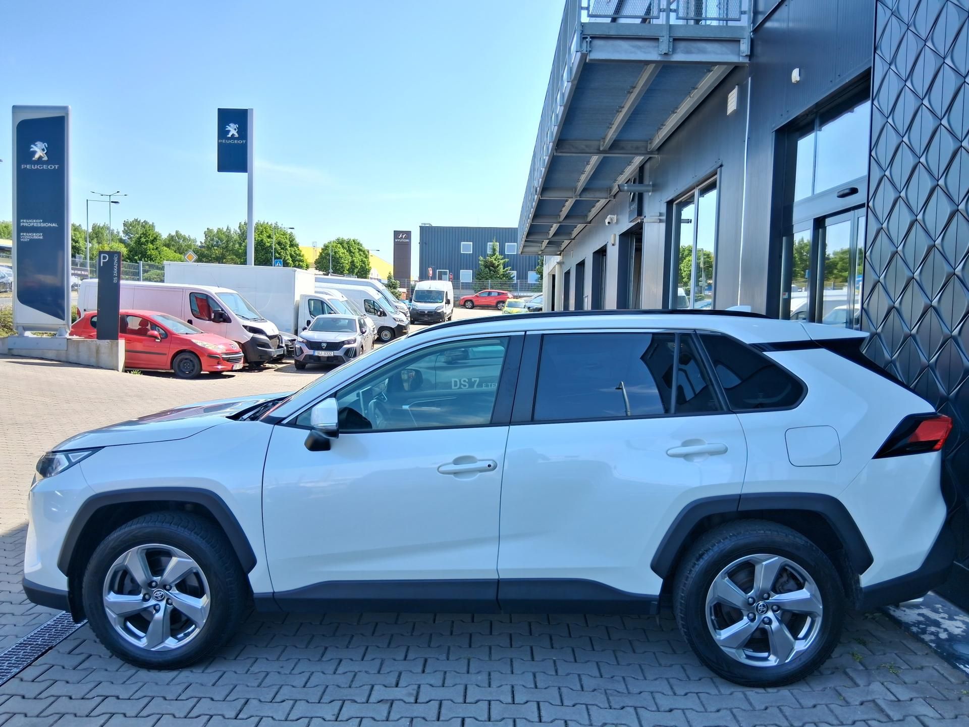 Toyota Rav4, COMF. STYLE 2.0 VVTi 4x4 129kW - fotka 4