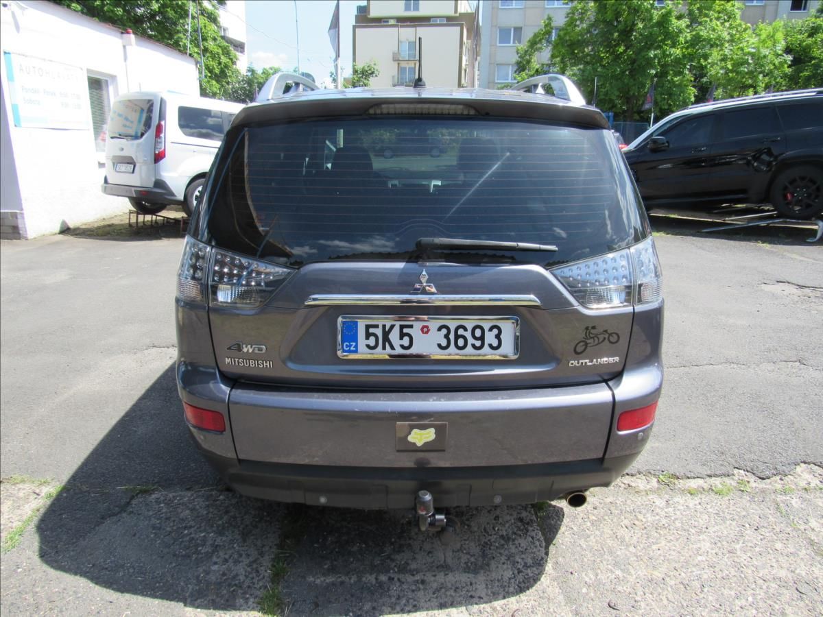 Mitsubishi Outlander, 2,4 MIVEC 125kW 4x4 Automat - fotka 5