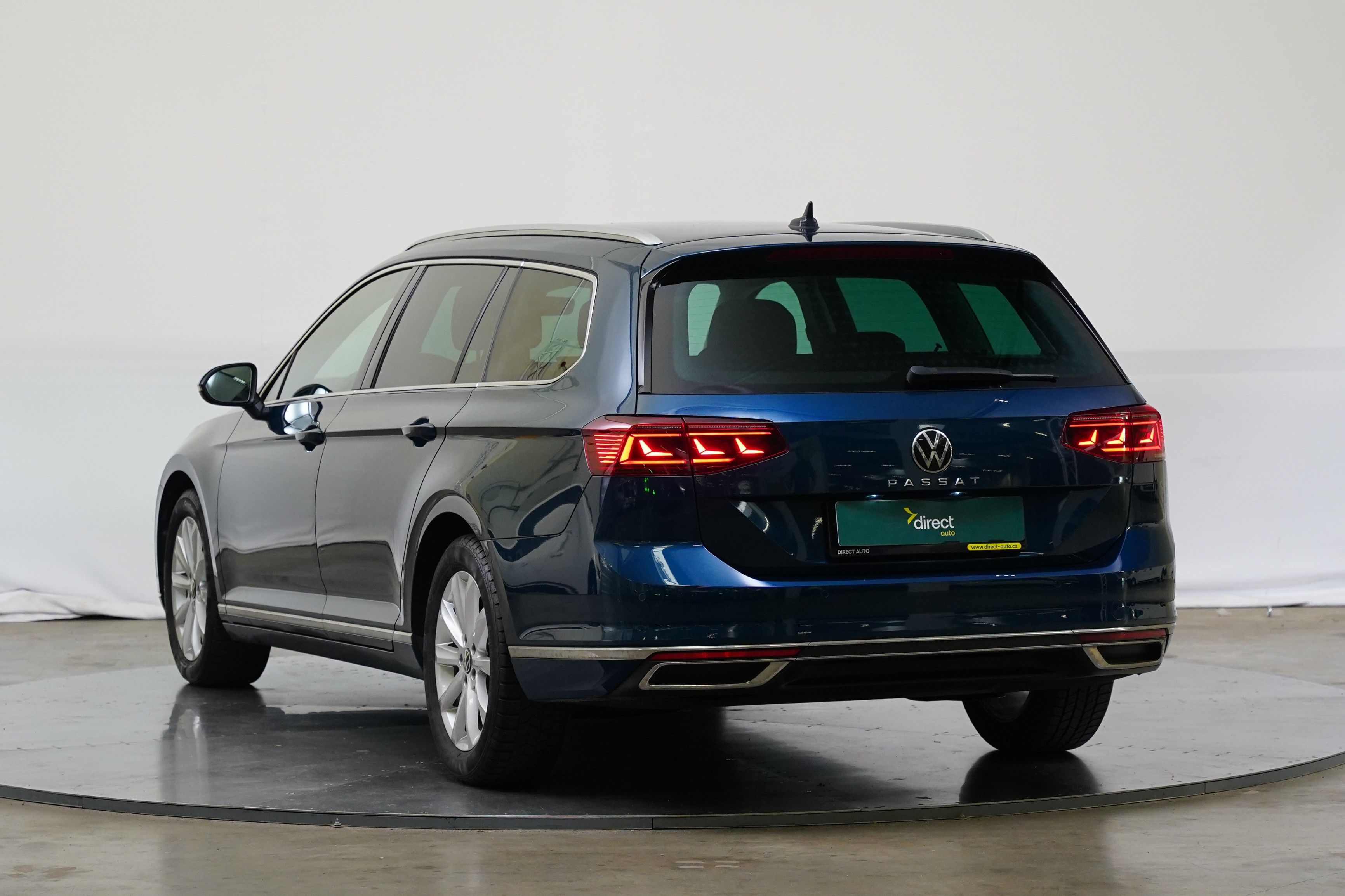 Volkswagen Passat, 2.0 TDI 110 kW DSG Elegance - fotka 4