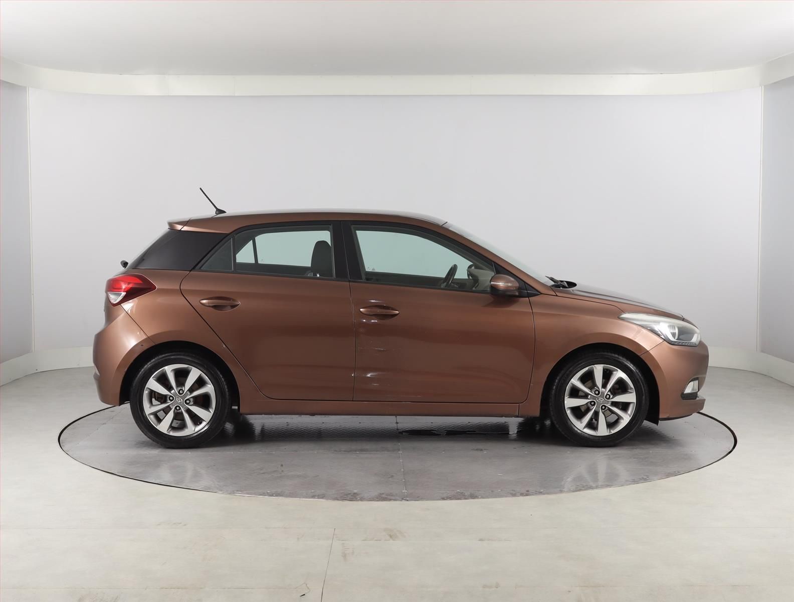 Hyundai i20, 1.2, Serv.kniha - fotka 6