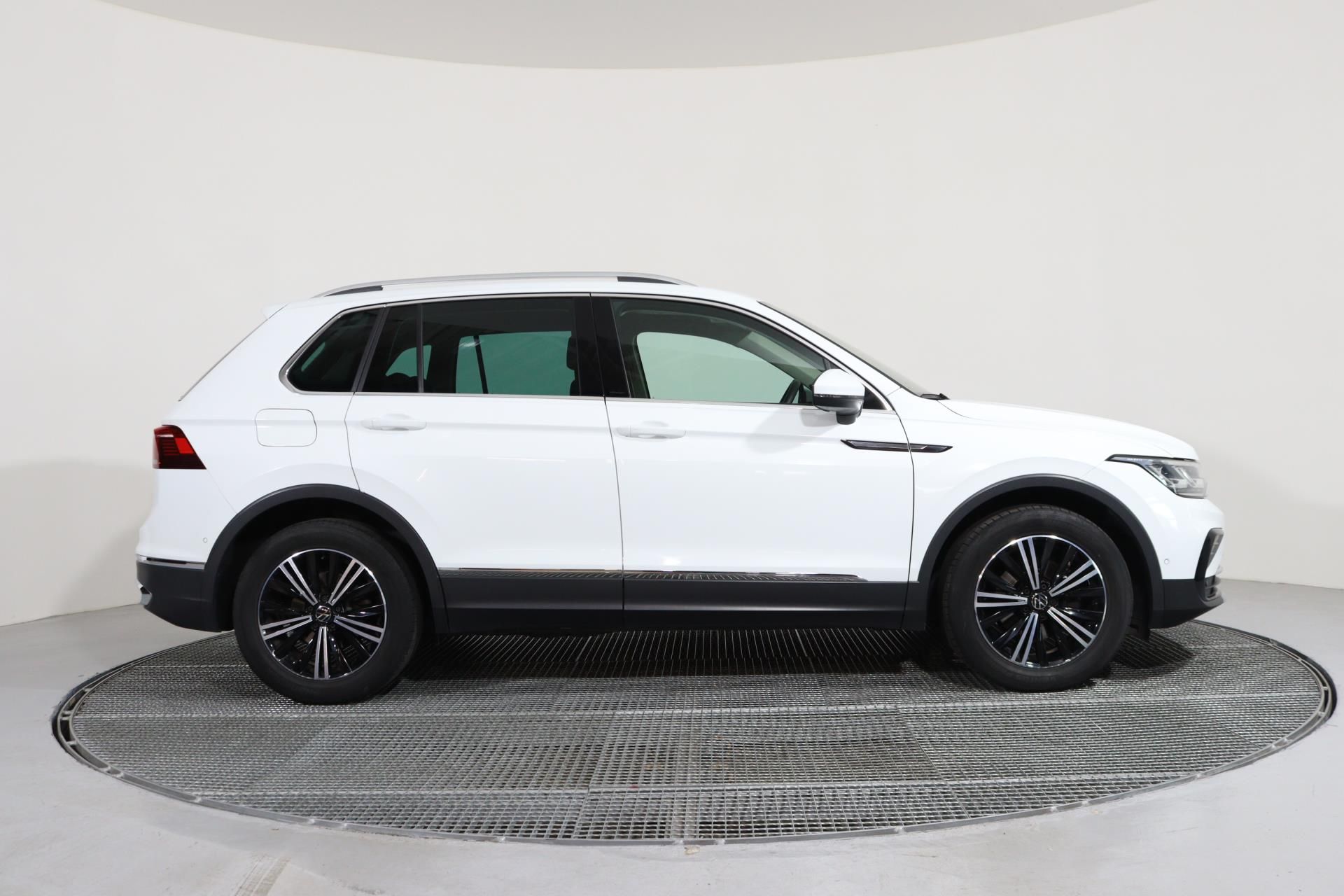 Volkswagen Tiguan, ELEGANCE 1,5TSI 110KW DSG/MATR - fotka 3
