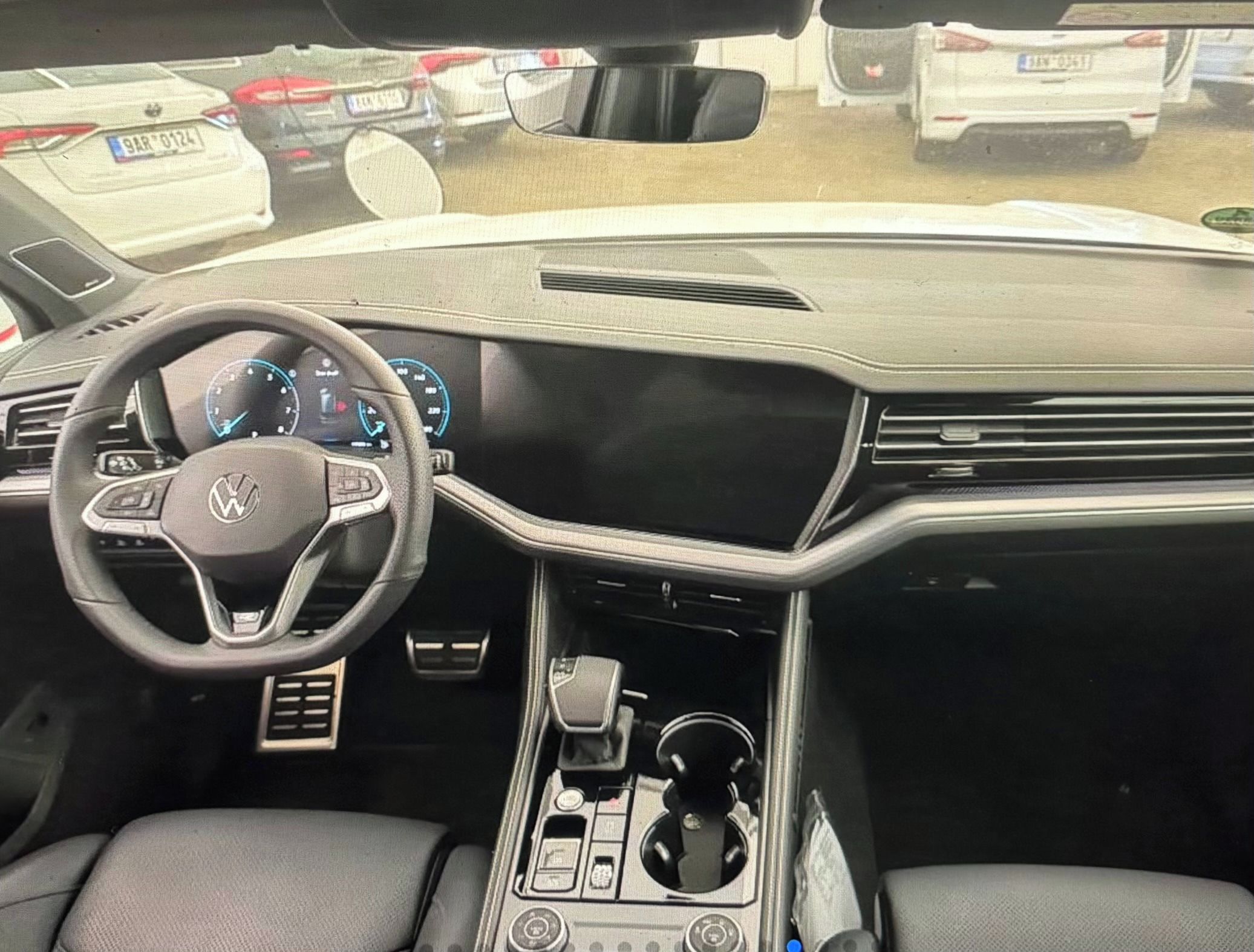 Volkswagen Touareg, 3.0 Tsi,R-Line,tažné,nez top - fotka 4