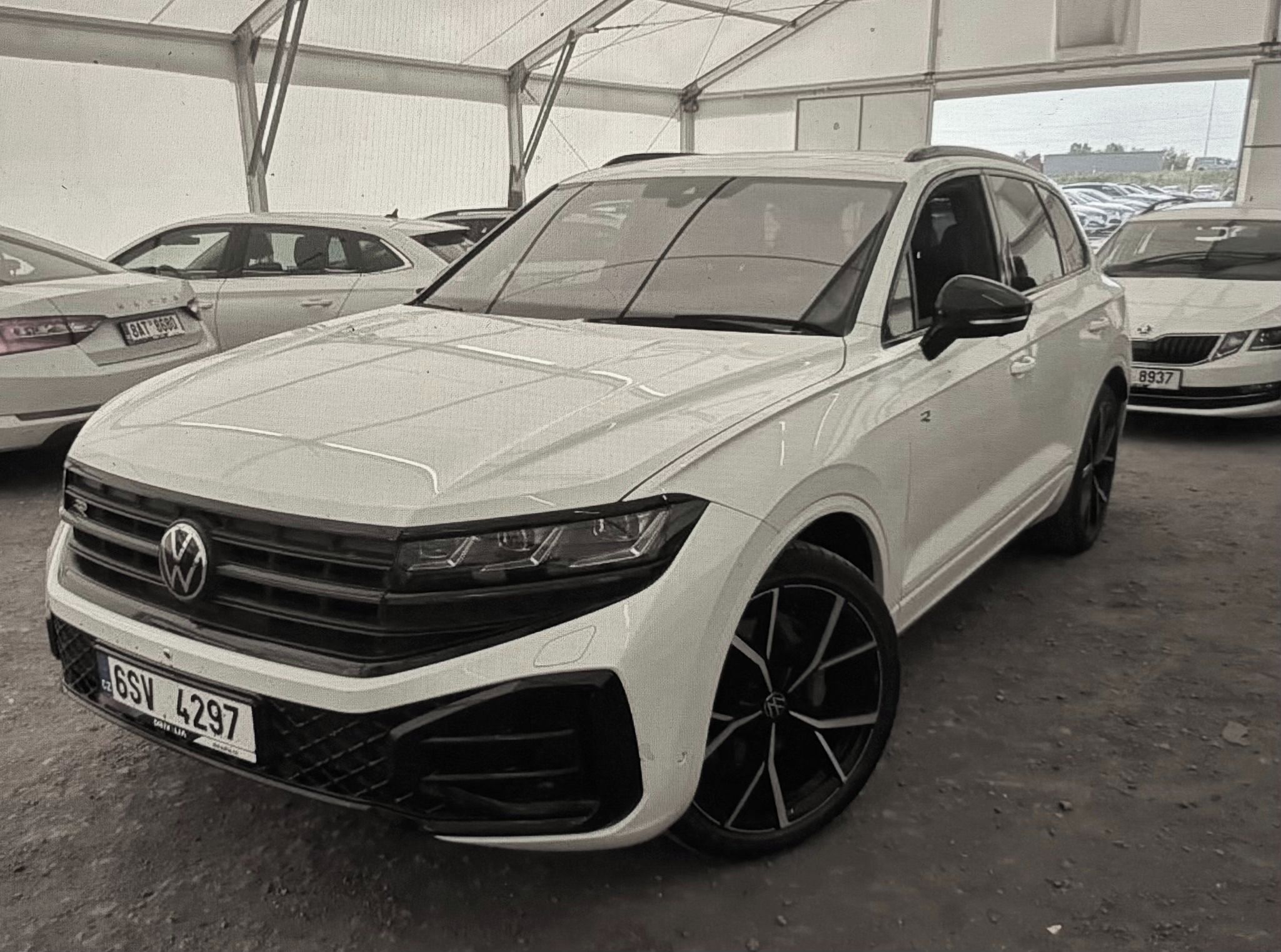 Volkswagen Touareg, 3.0 Tsi,R-Line,tažné,nez top