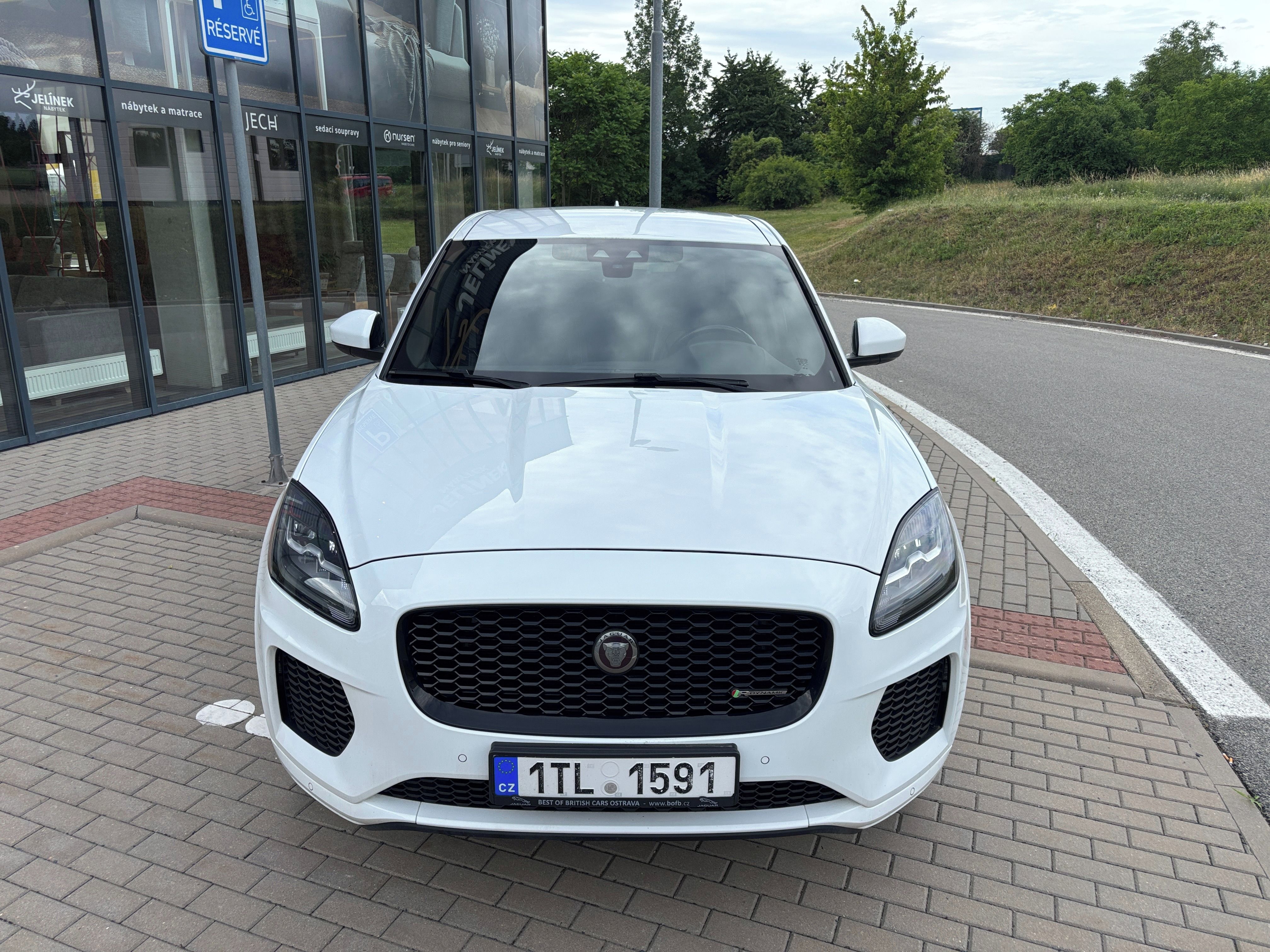 Jaguar E-Pace, 2.0D180 R-Dynamic S 4WD AT ČR - fotka 3