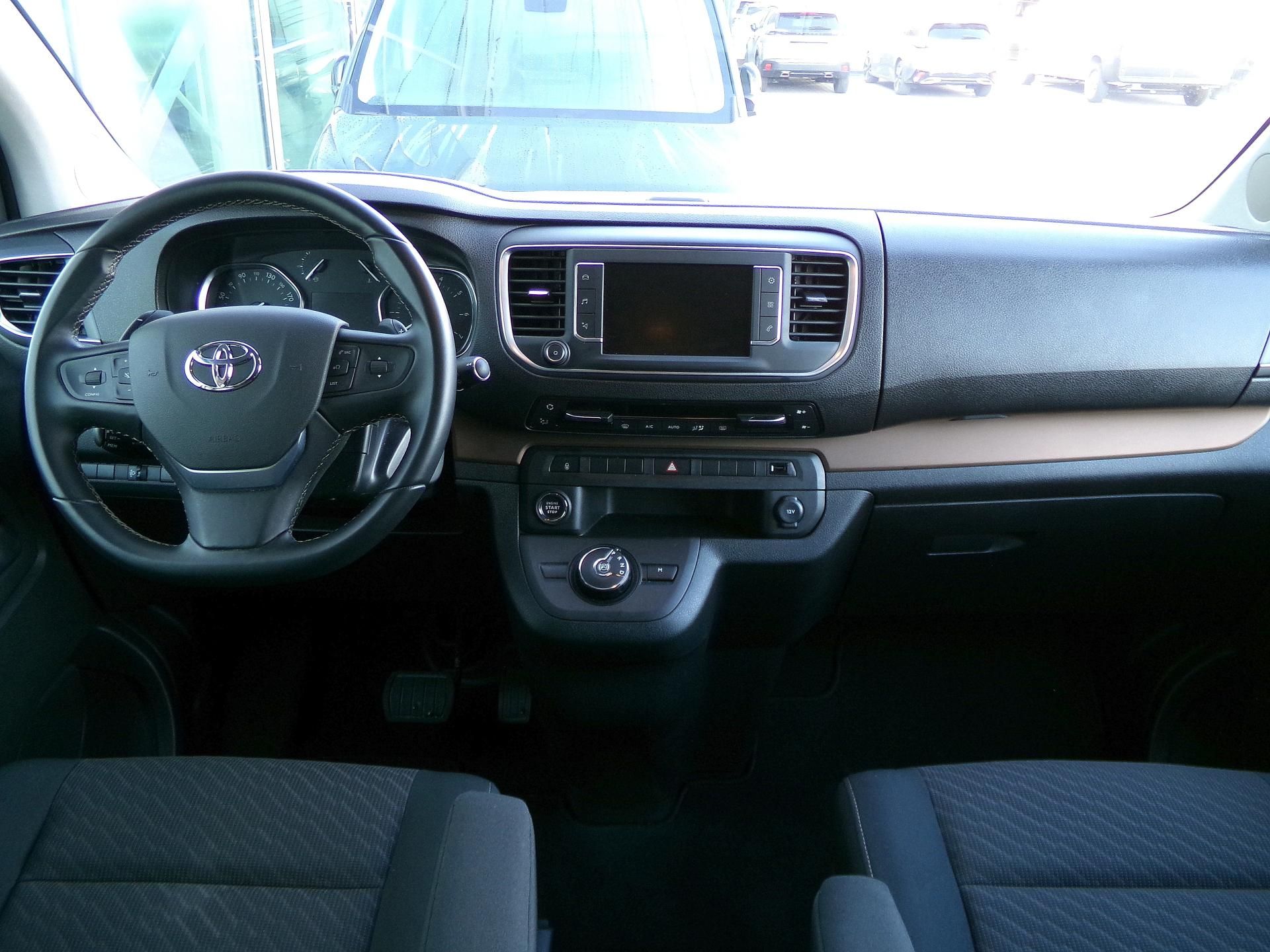 Toyota Proace Verso, L2 FAMILY 2.0 D-4D 130kW AT8 - fotka 2