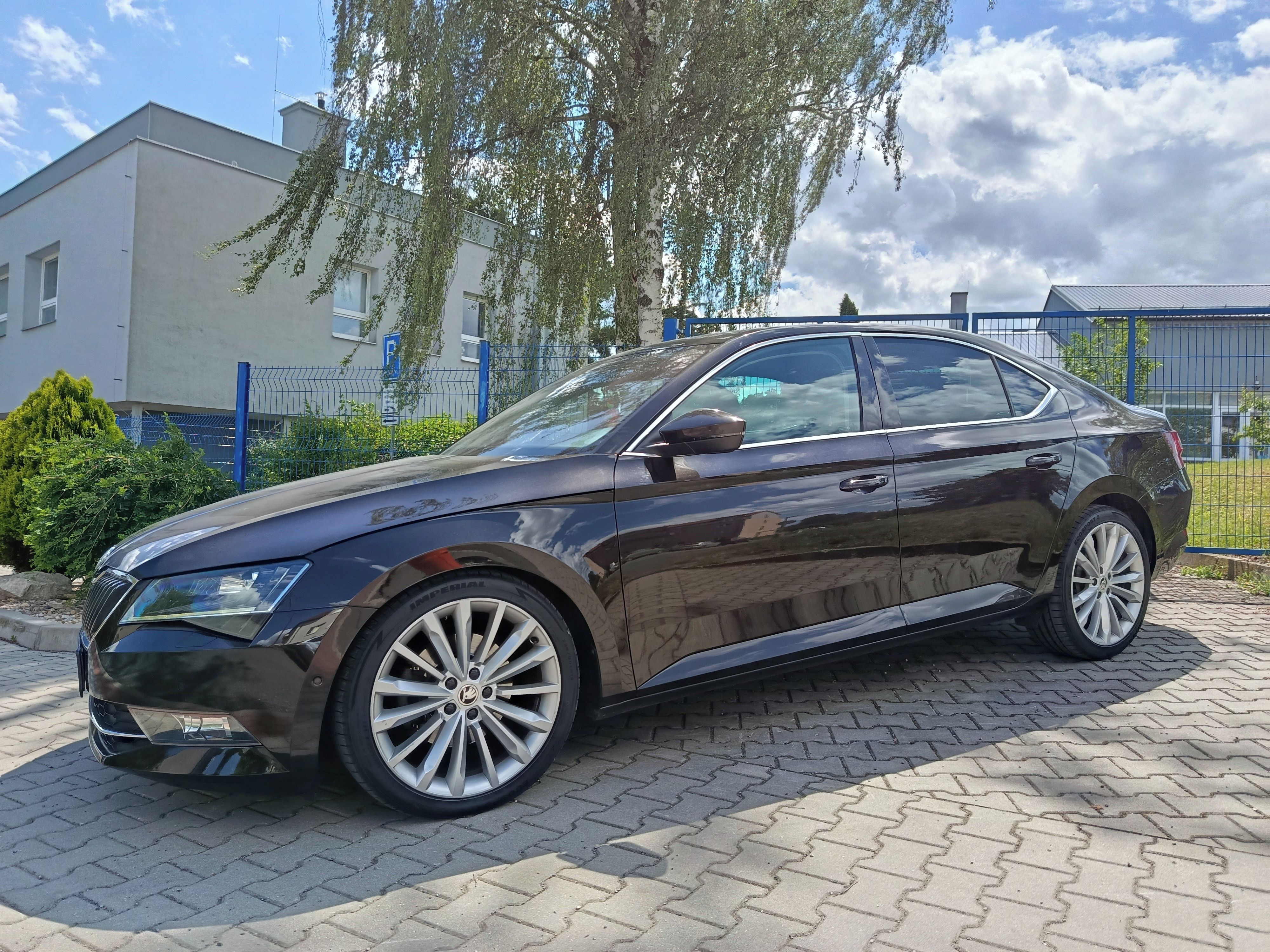 Škoda Superb, 1.4 TSi DSG benzín automat - fotka 2