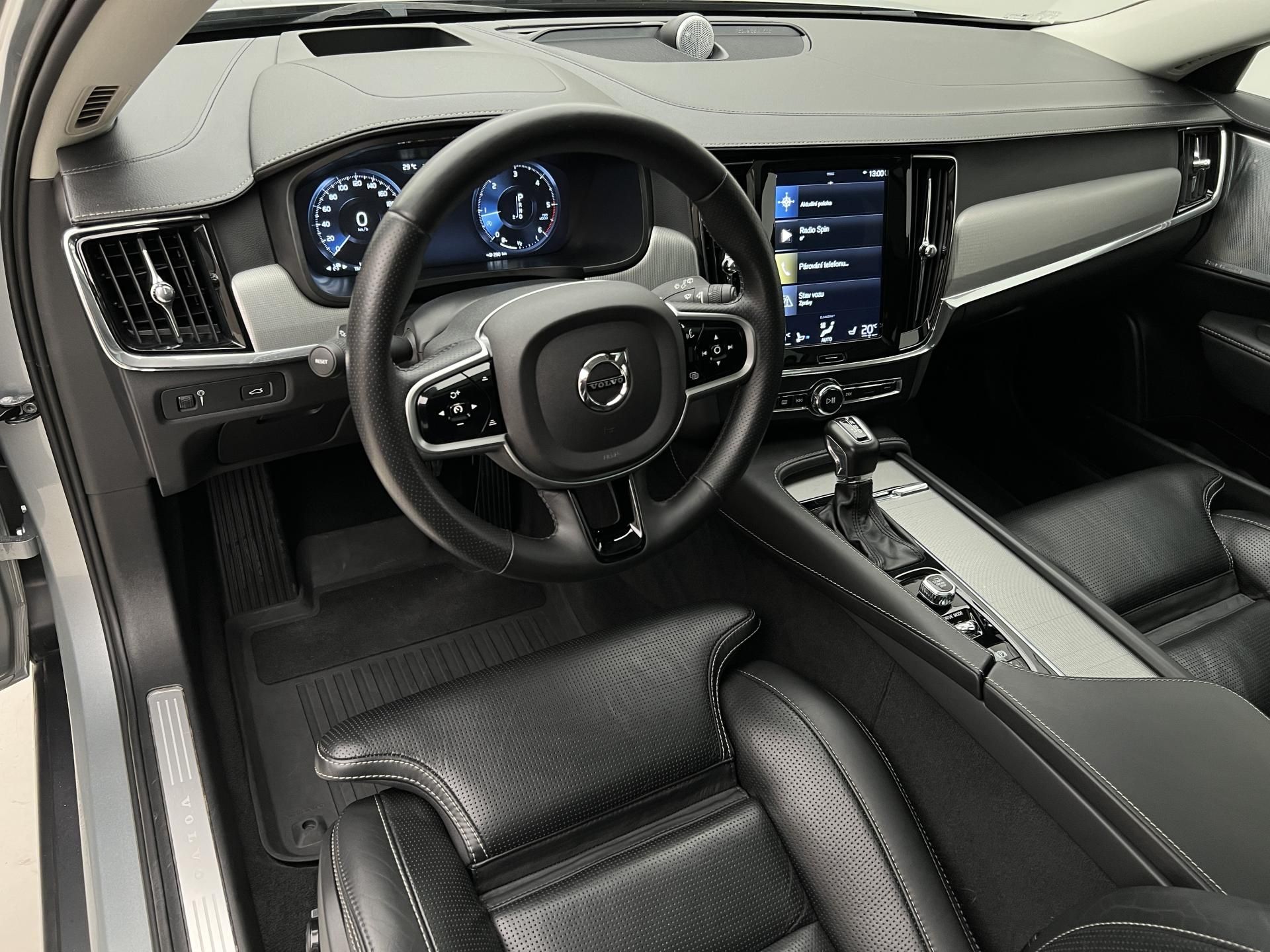 Volvo V90, CC D5 AWD PRO AUT - fotka 4