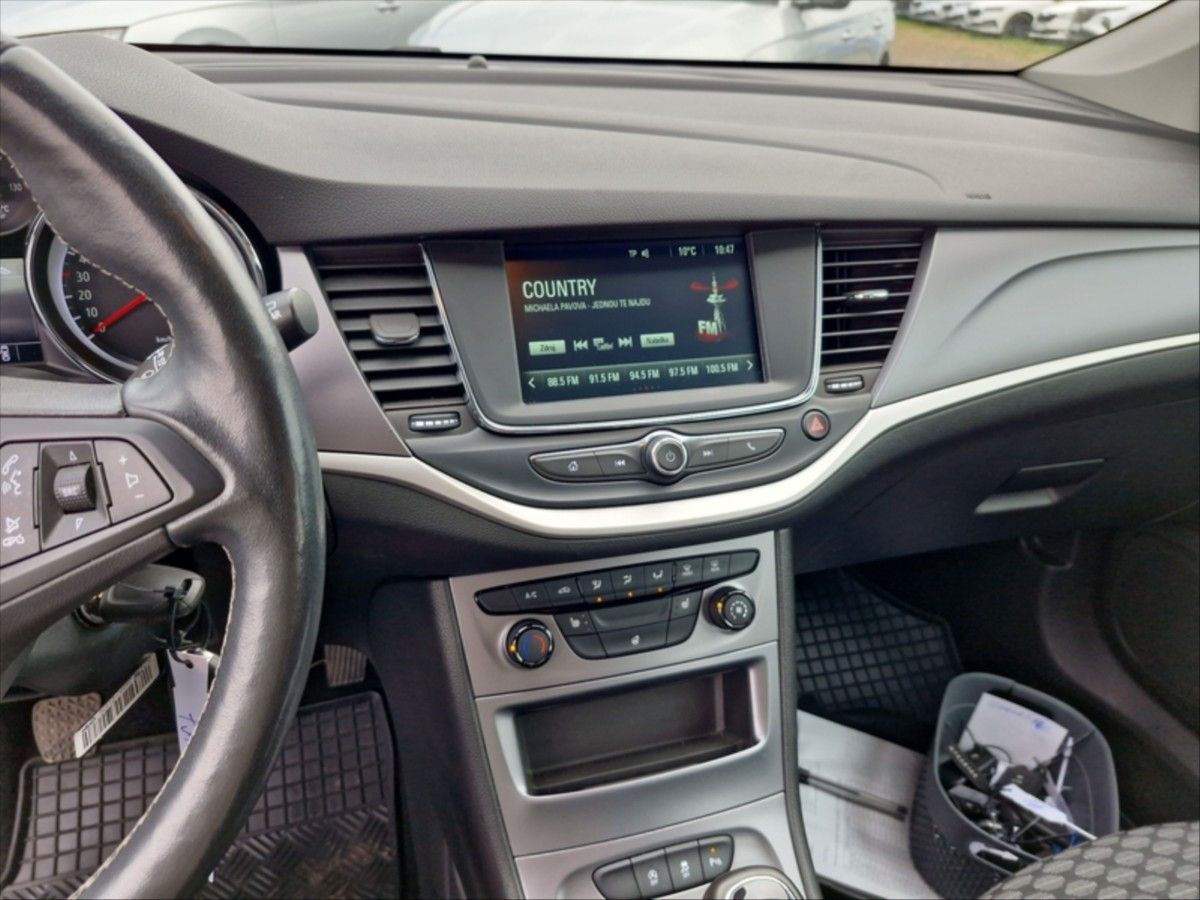 Opel Astra, 1,5 CDTi kombi 77KW - fotka 6