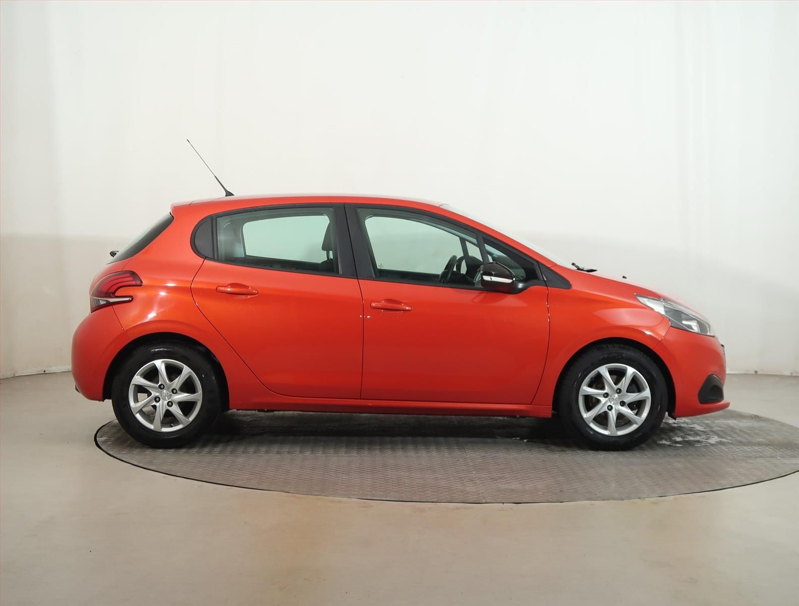 Peugeot 208, 1.2 PureTech, Active, ČR,1.maj - fotka 6