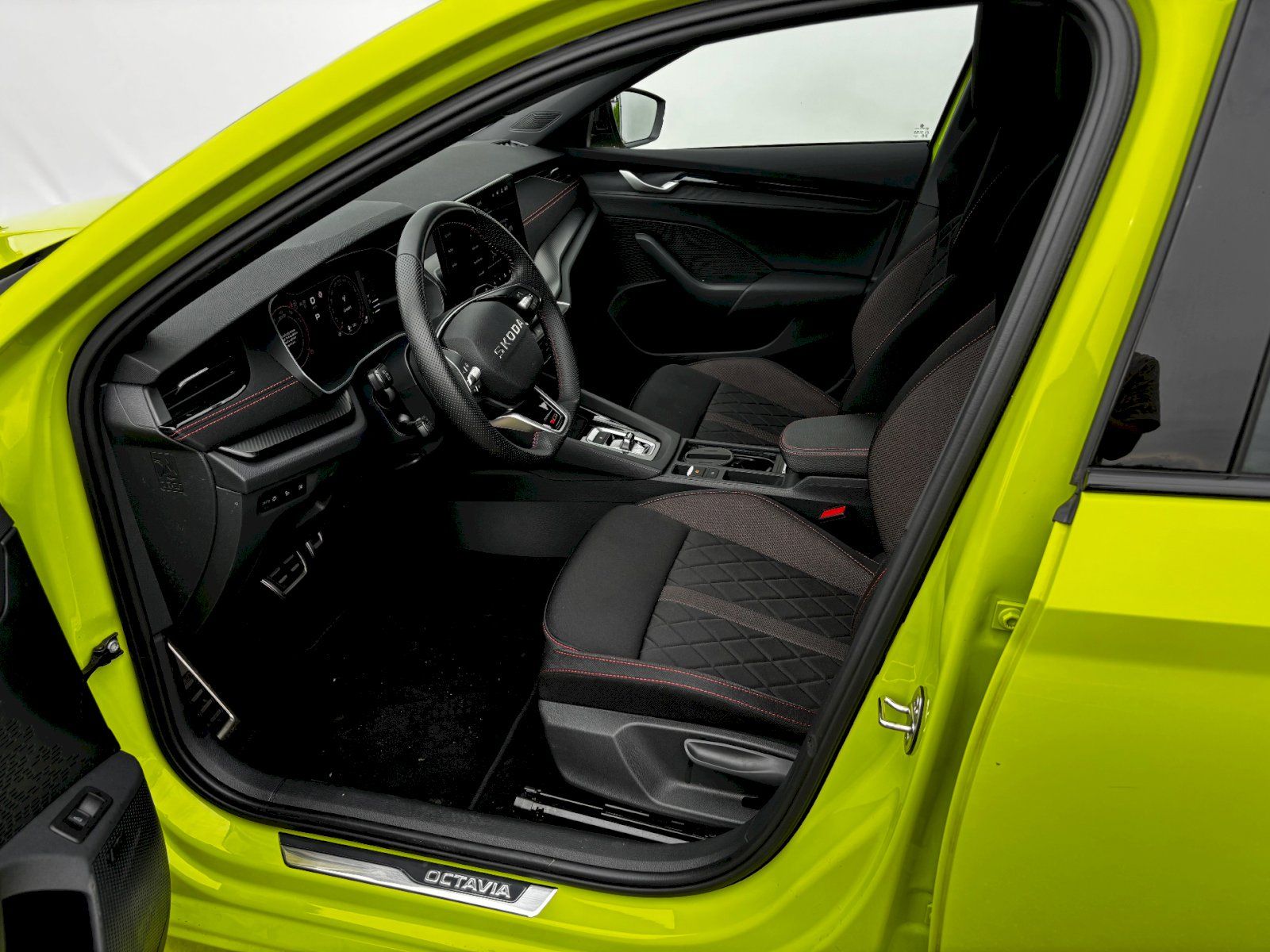 Škoda Octavia, OCT.COMBI RS 2,0 TSI 195 KW 7- - fotka 6