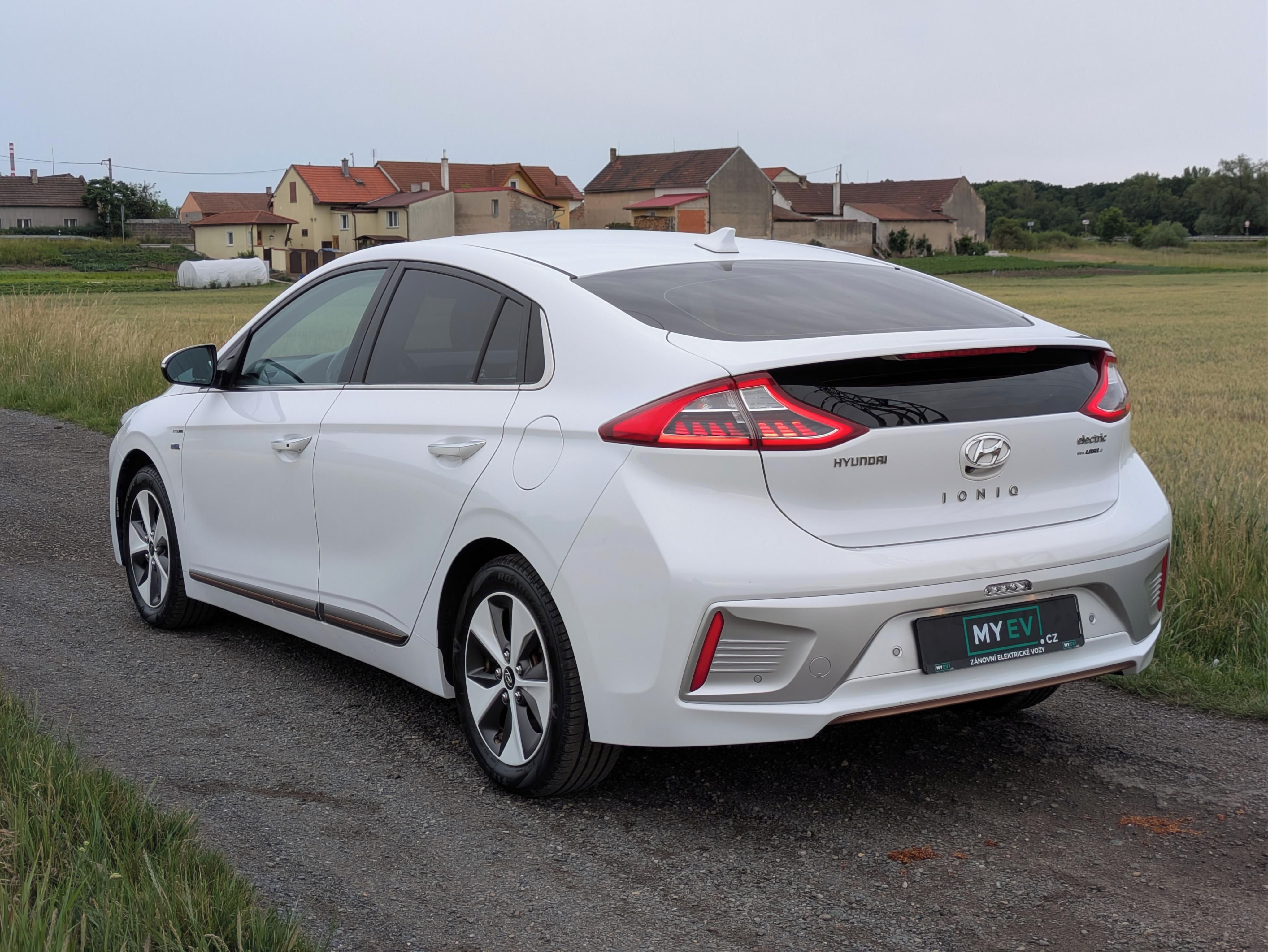 Hyundai Ioniq, 28kWh STYLE, PLNÝ SERVIS, 100% - fotka 5